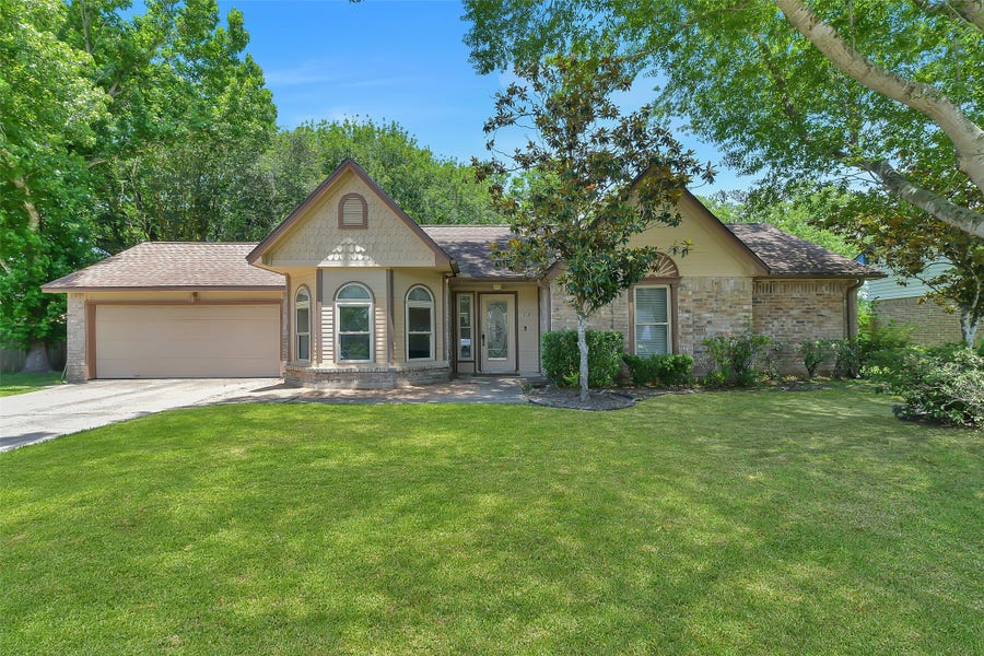 Property photo for 1312 Osborne Drive, Friendswood, TX