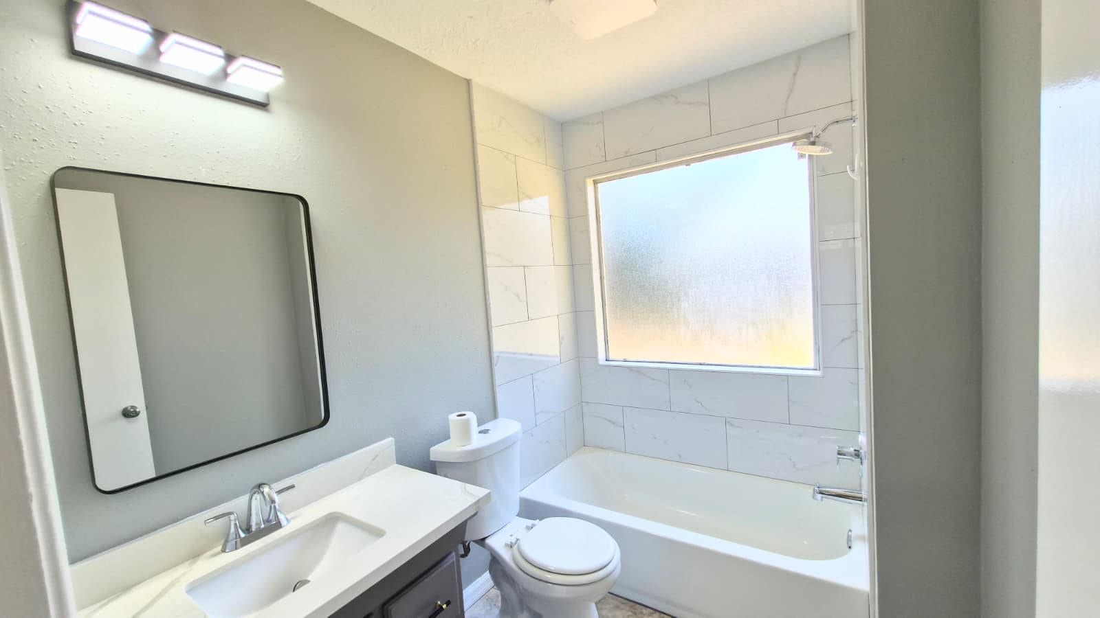 3907 Algernon Drive, Spring, TX 77373 2nd bathroom w-Tub