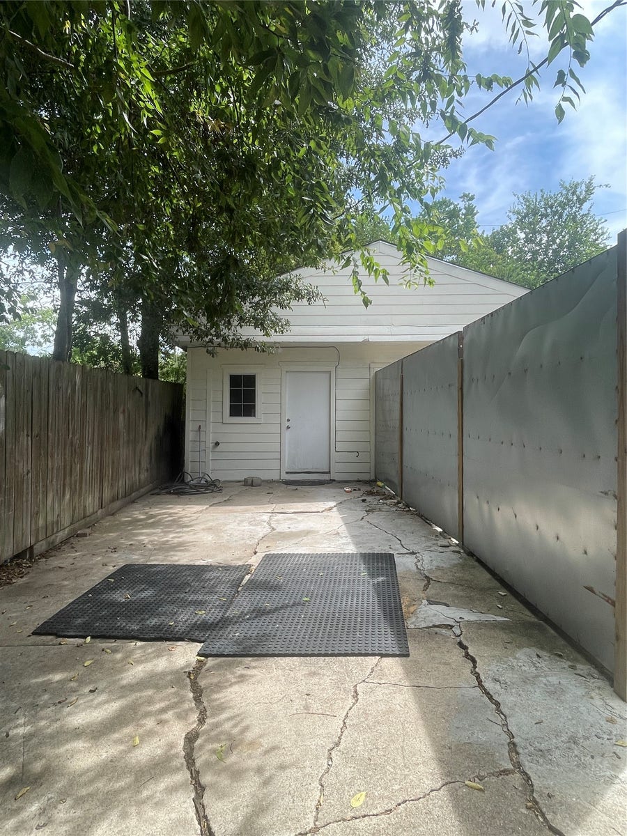 Property photo for 13105 Chiswick Road, Houston, TX