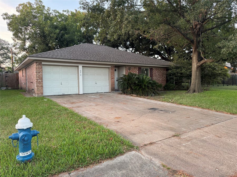 Property photo for 6210 Autumn Arbor Drive, Houston, TX