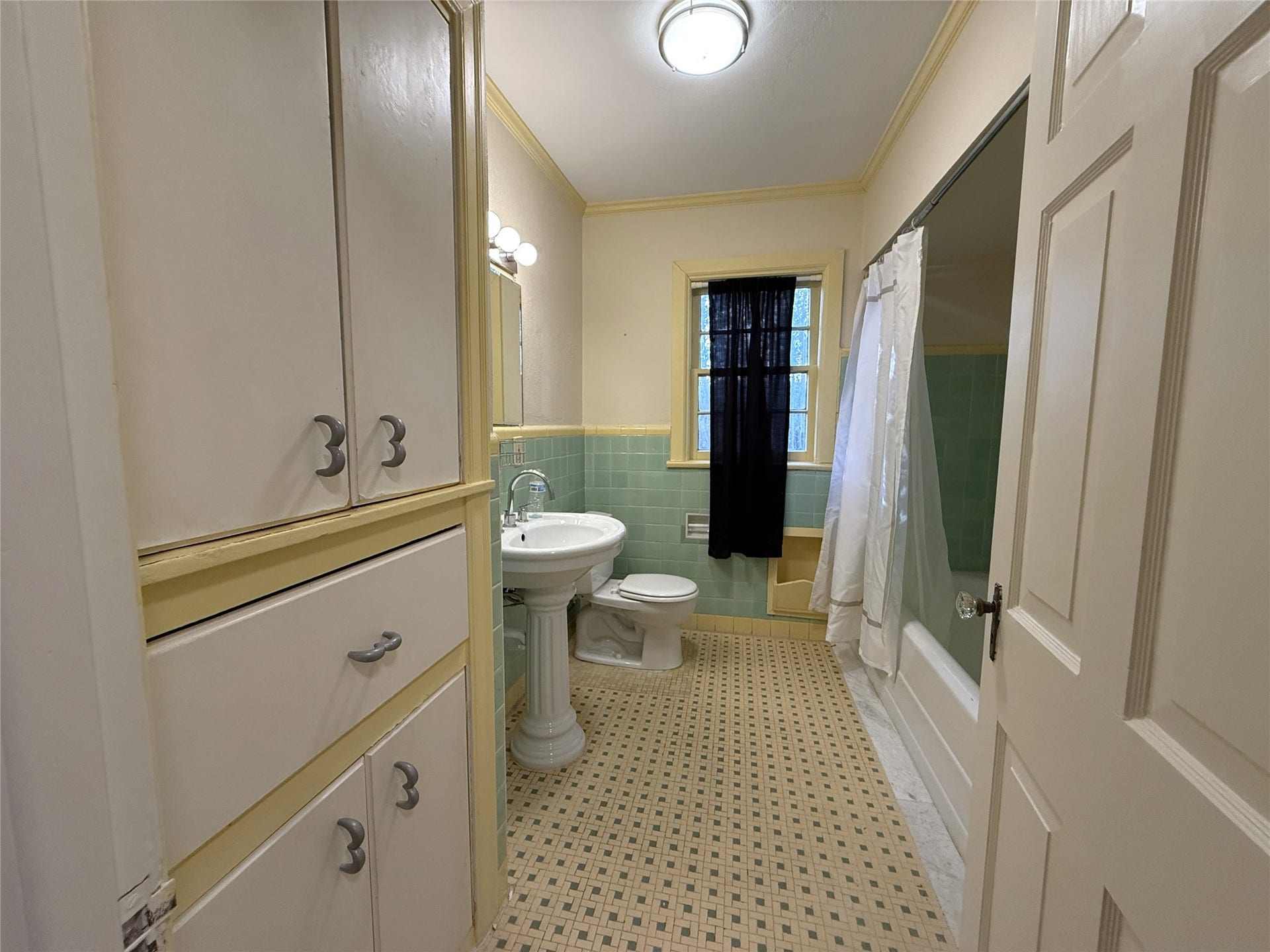 1968 Dryden Road, #2, Houston, TX 77030 The hallway bath features vintage tile, tub/shower combo, linen storage & built-in hamper.