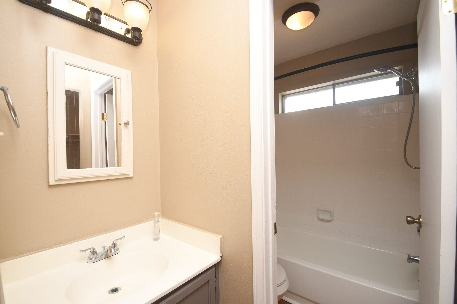2411 Country Place Drive, Richmond, TX 77406 2411 Country Place Drive, Richmond, TX 77406