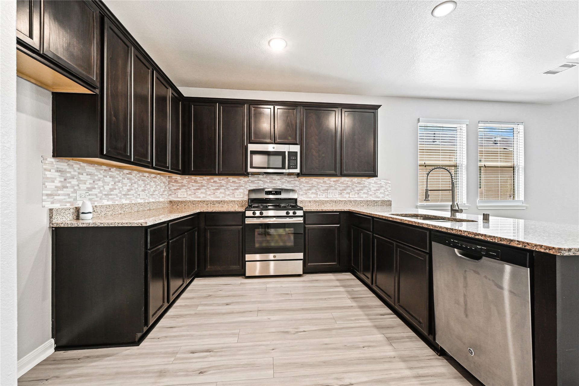 6119 Carpenters Cove Lane, Houston, TX 77049 6119 Carpenters Cove Lane, Houston, TX 77049