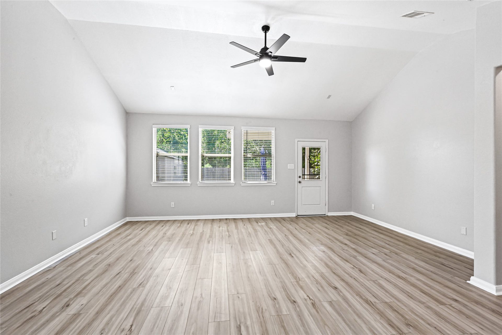 6119 Carpenters Cove Lane, Houston, TX 77049 6119 Carpenters Cove Lane, Houston, TX 77049