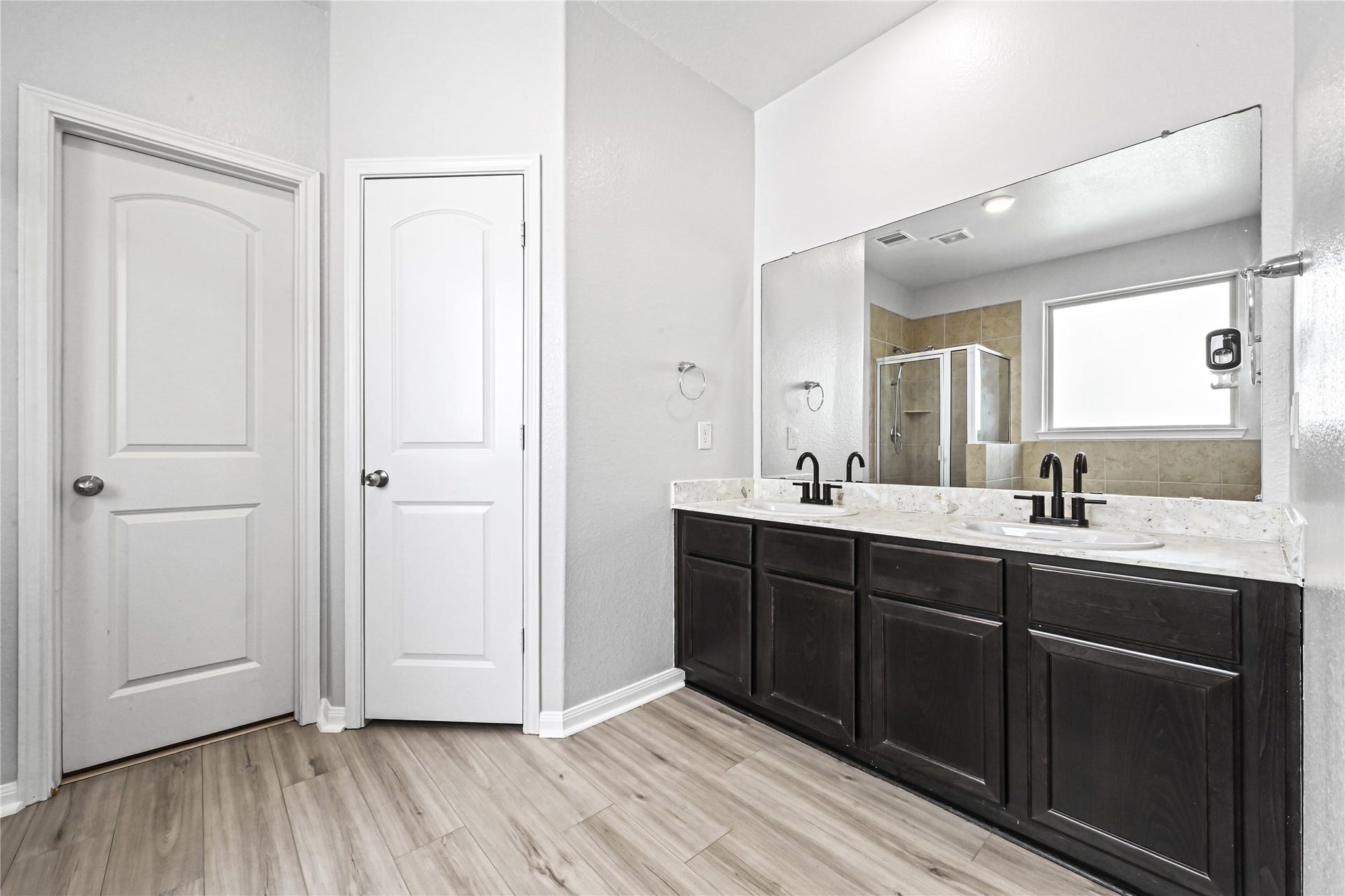 6119 Carpenters Cove Lane, Houston, TX 77049 6119 Carpenters Cove Lane, Houston, TX 77049