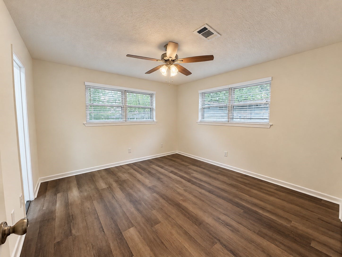 1771 Woodway Drive, Woodbranch, TX 77357 Primary Bedroom with walk in wardrobe, linen closet and en-suite bathroom