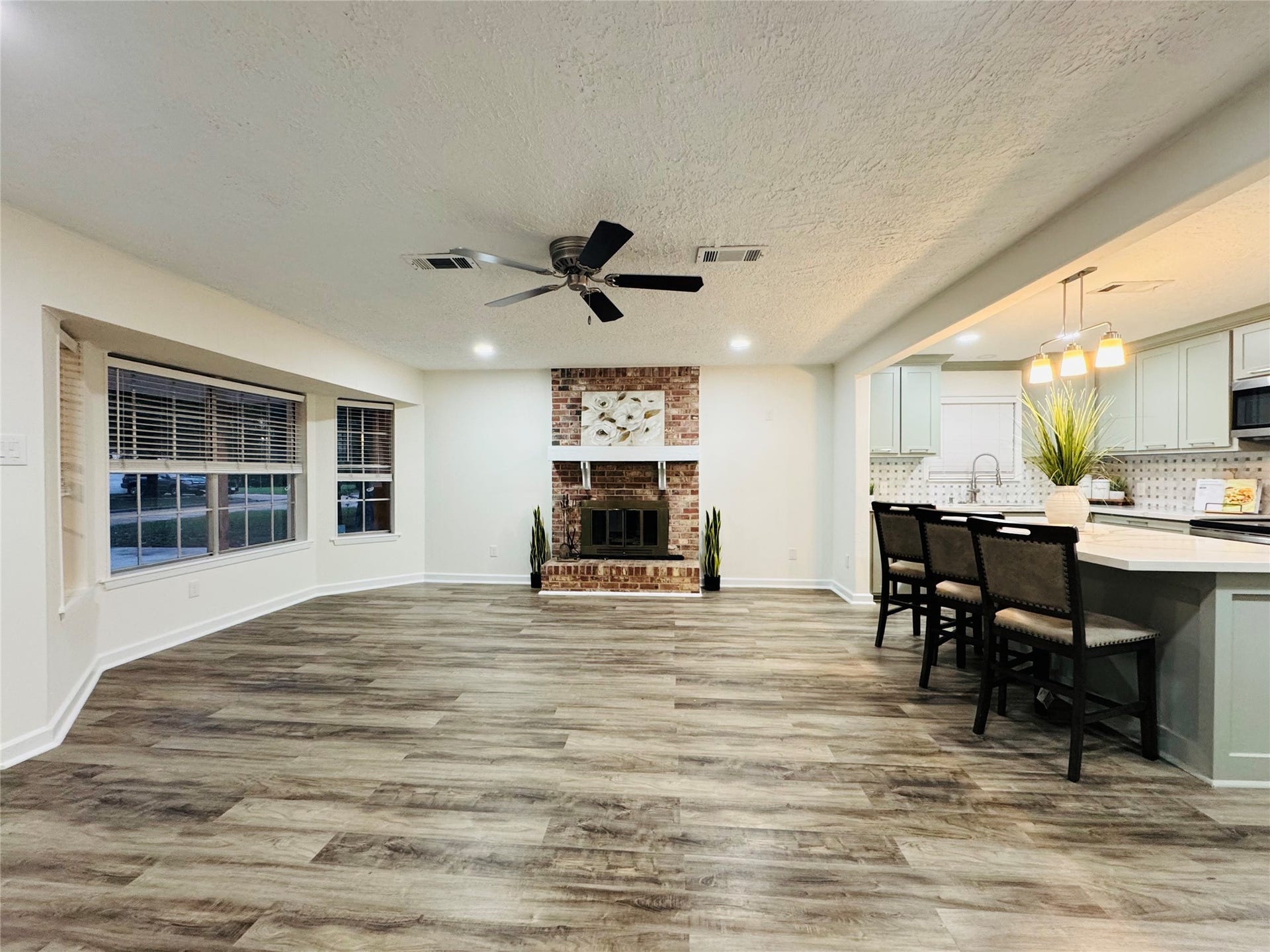 1771 Woodway Drive, Woodbranch, TX 77357 Open plan living area.