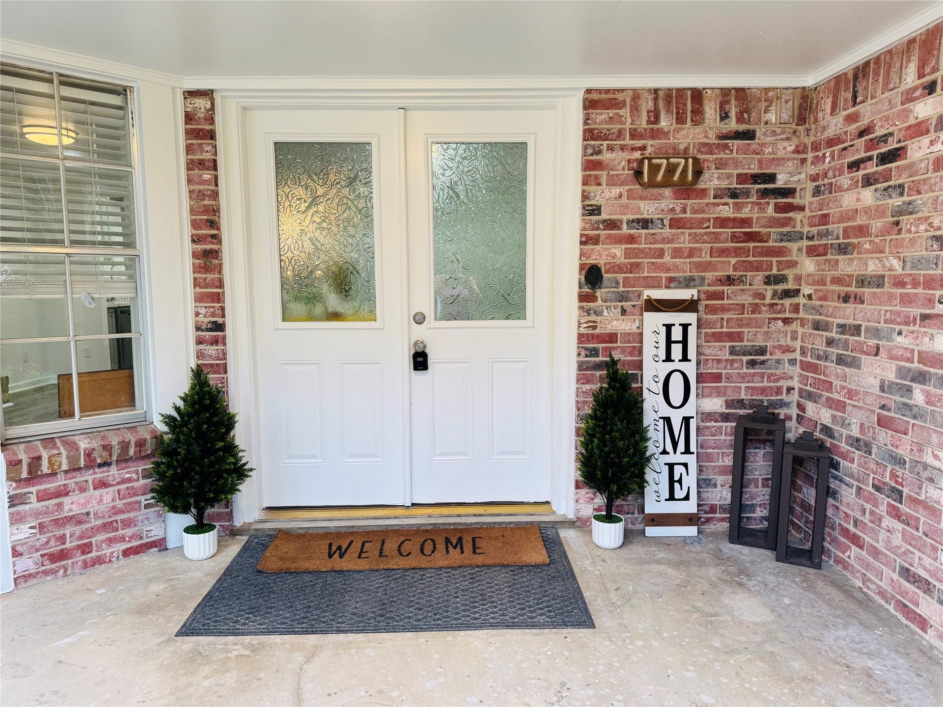 1771 Woodway Drive, Woodbranch, TX 77357 Large front porch