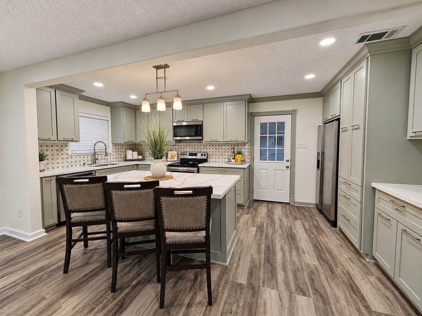 1771 Woodway Drive, Woodbranch, TX 77357 Updated kitchen with soft close drawers