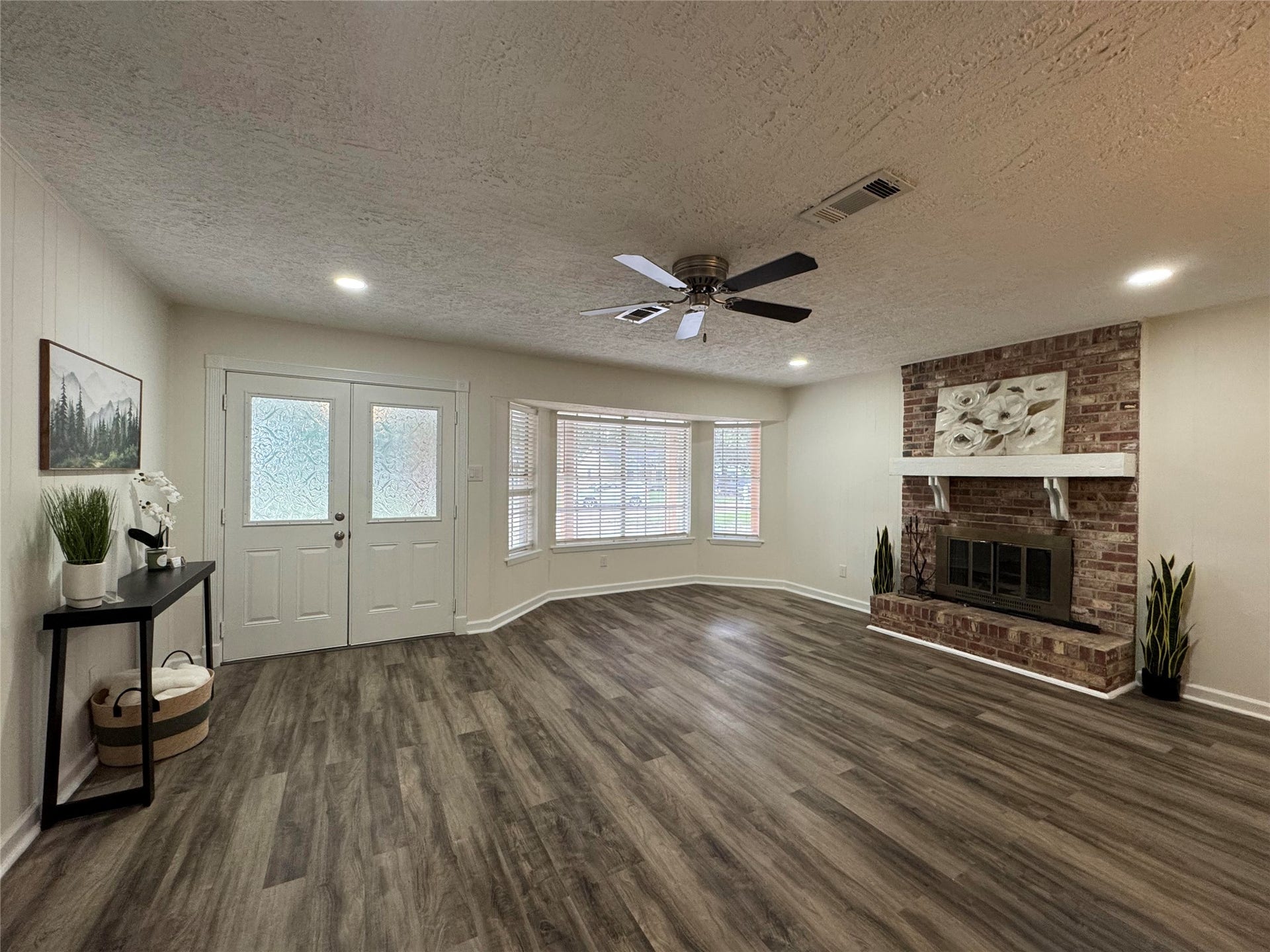 1771 Woodway Drive, Woodbranch, TX 77357 Living space with fireplace