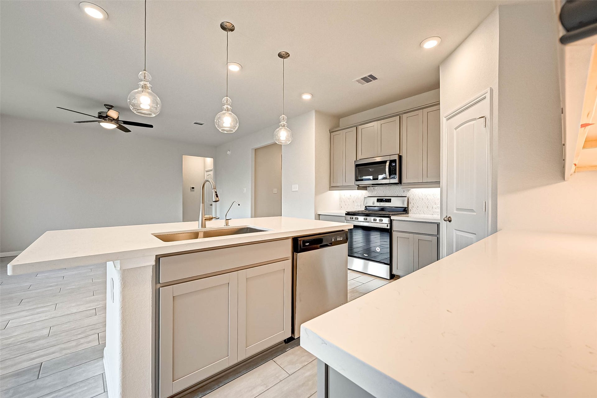 8818 Mugwort Drive, Rosenberg, TX 77469 8818 Mugwort Drive, Rosenberg, TX 77469