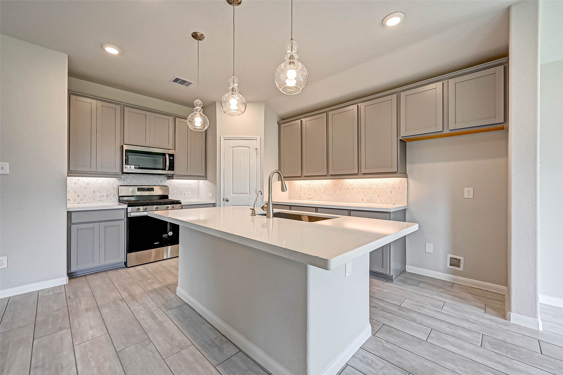8818 Mugwort Drive, Rosenberg, TX 77469 8818 Mugwort Drive, Rosenberg, TX 77469
