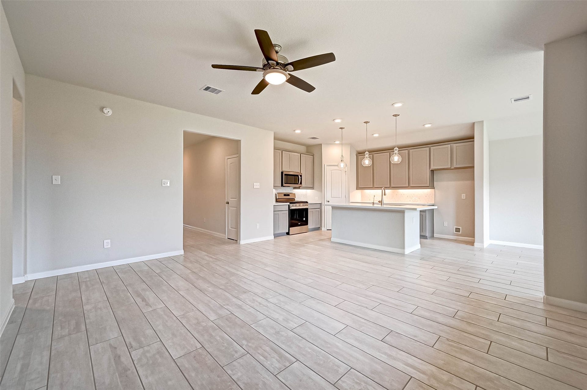 8818 Mugwort Drive, Rosenberg, TX 77469 8818 Mugwort Drive, Rosenberg, TX 77469