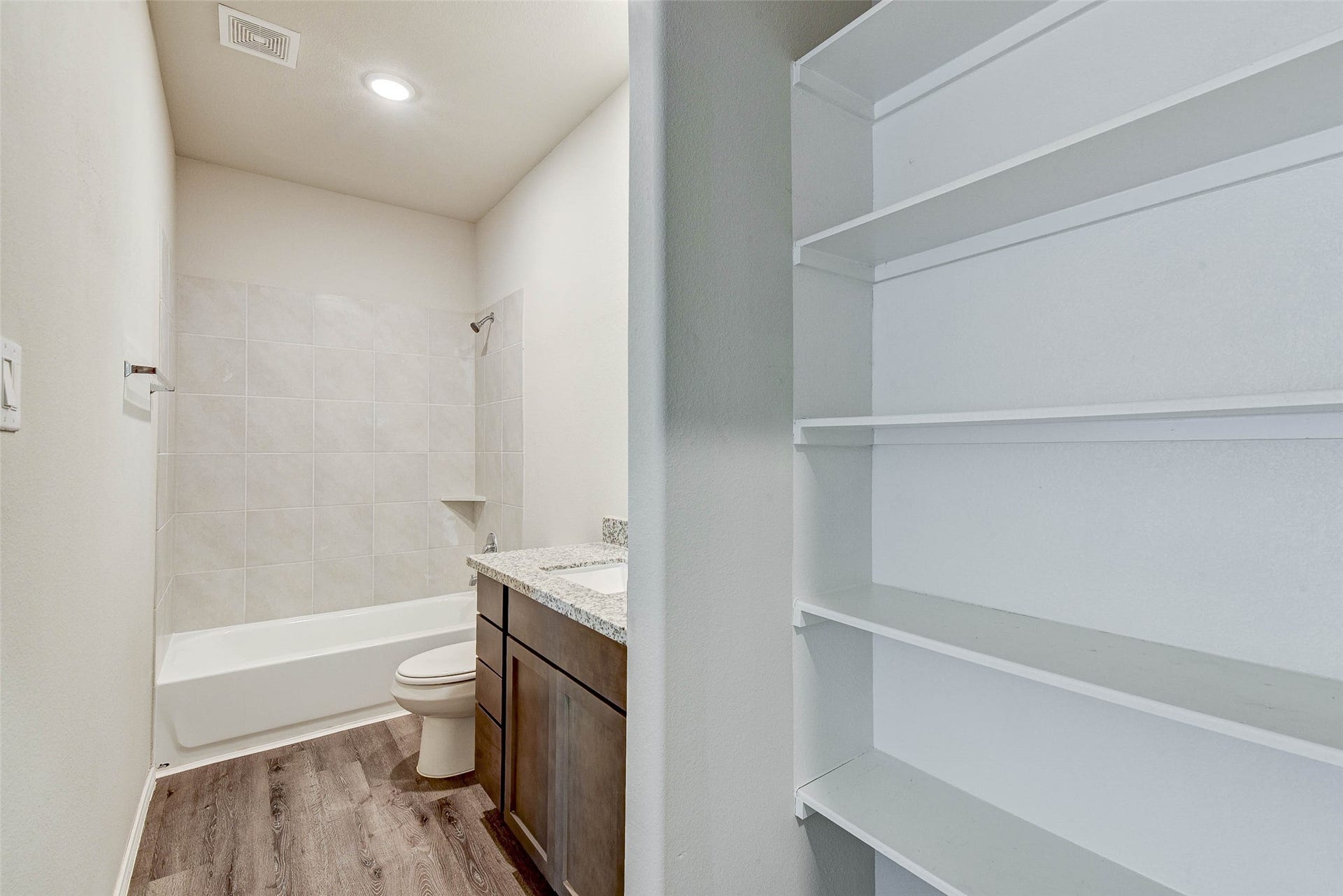 407 E Avenue G, Conroe, TX 77301