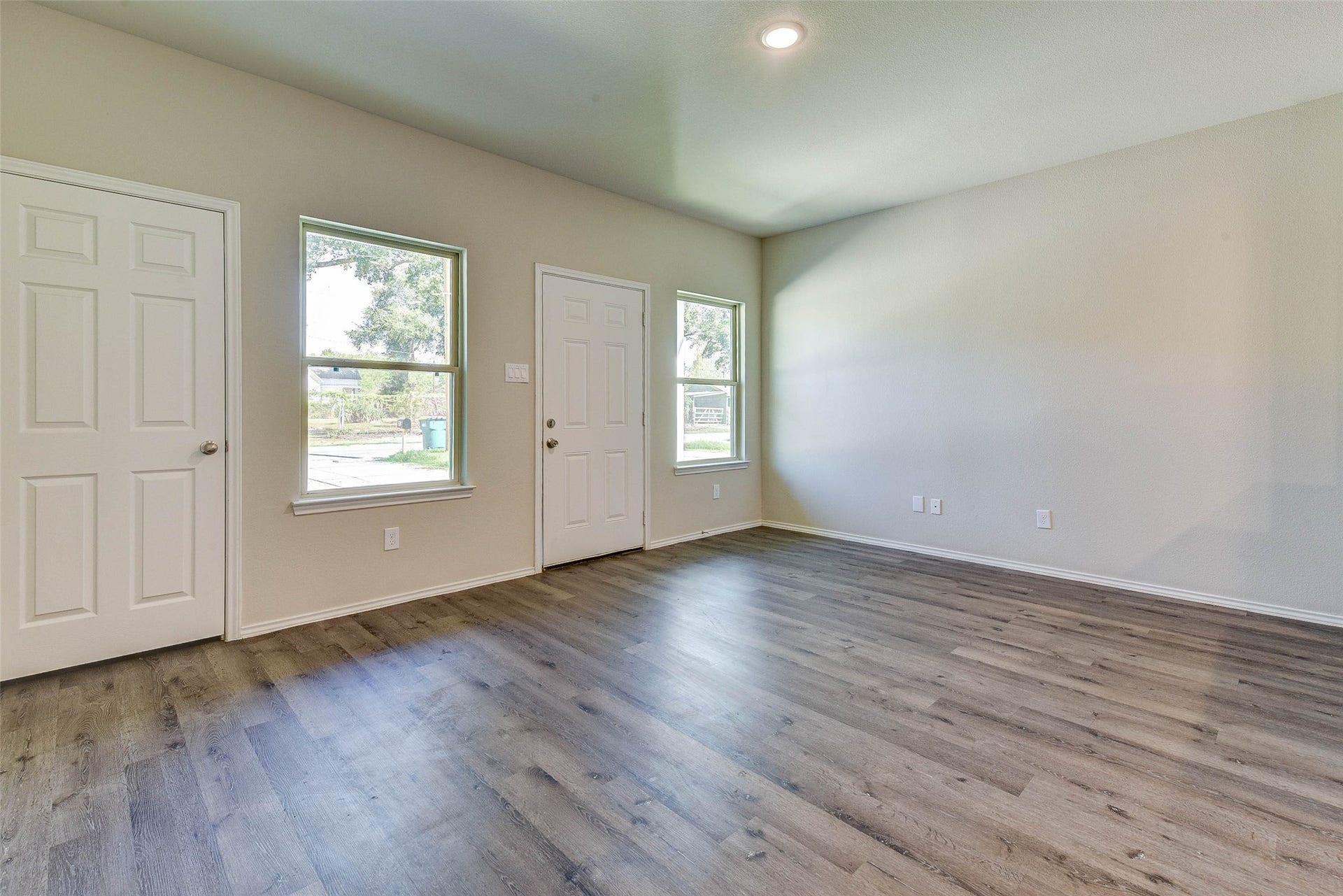 407 E Avenue G, Conroe, TX 77301