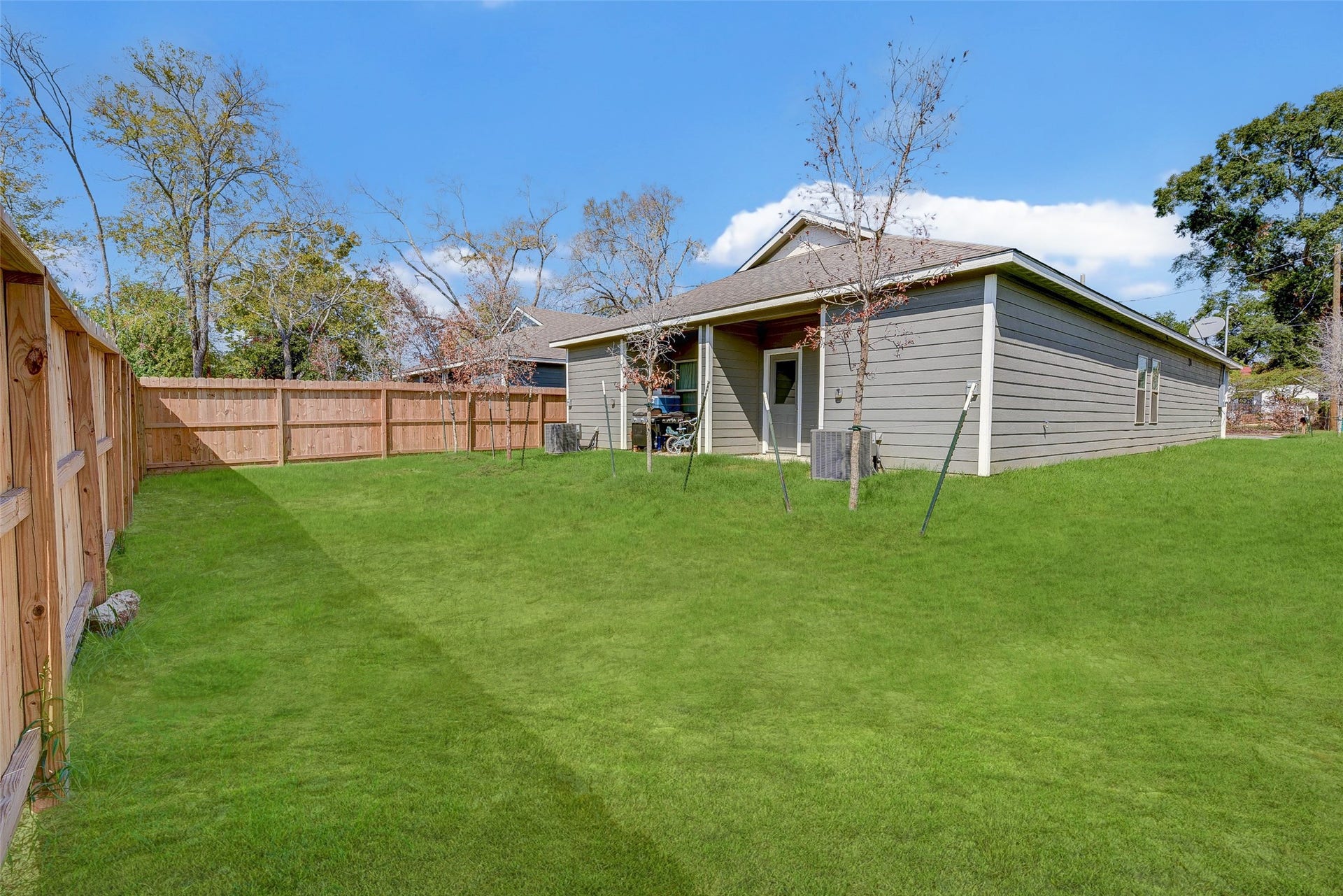 407 E Avenue G, Conroe, TX 77301