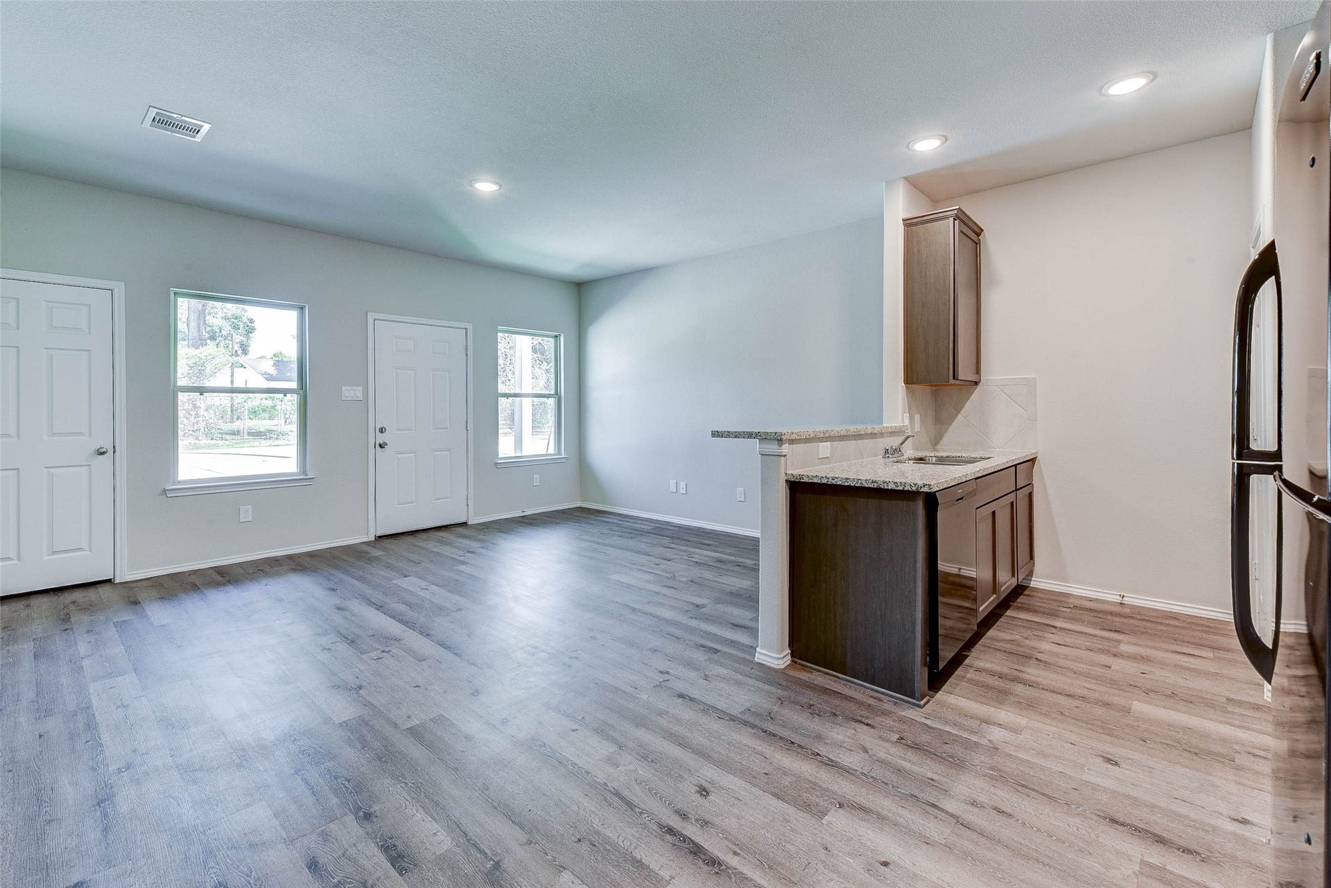 407 E Avenue G, Conroe, TX 77301