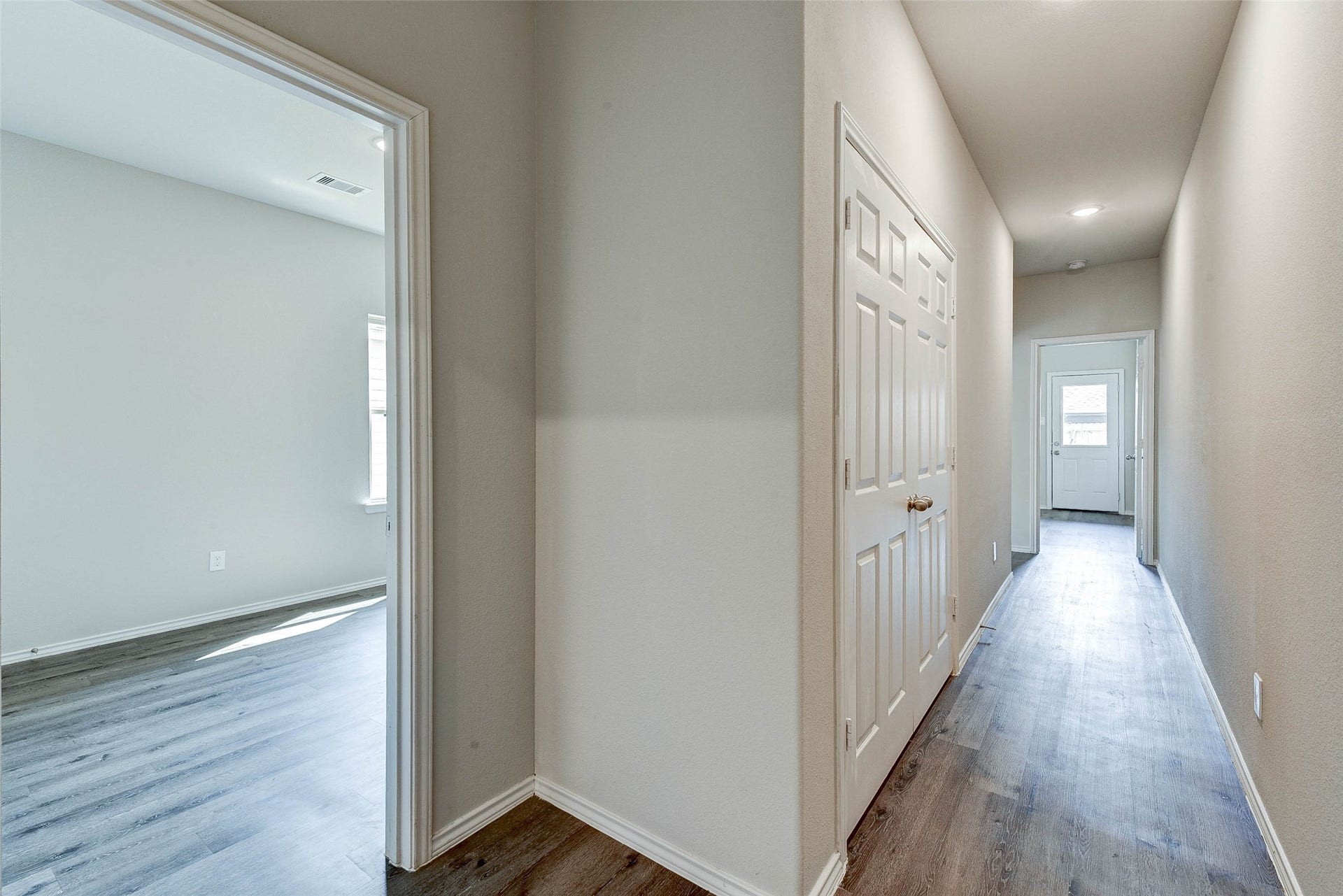 407 E Avenue G, Conroe, TX 77301