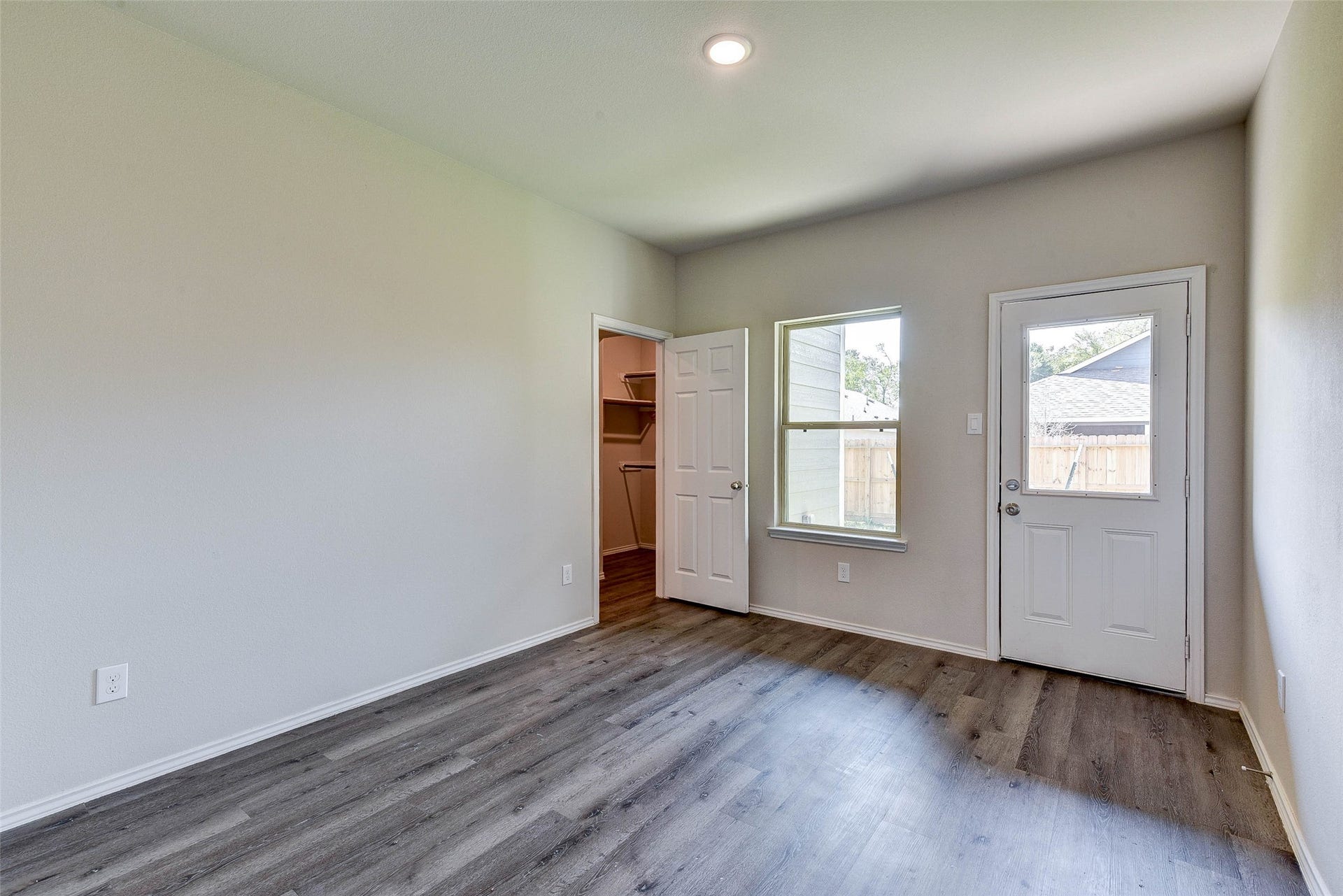 407 E Avenue G, Conroe, TX 77301