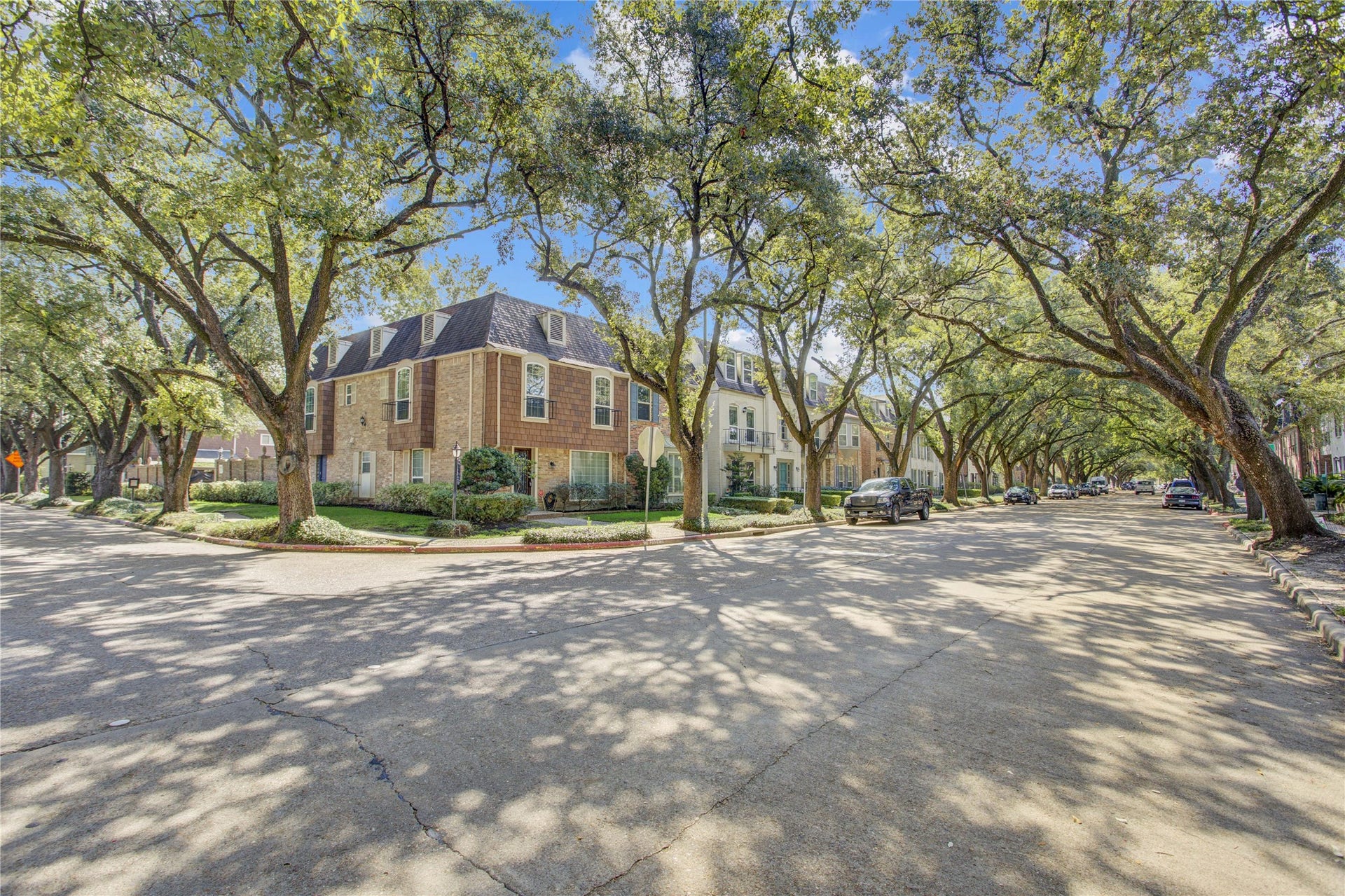 385 N Post Oak Lane, #385, Houston, TX 77024 385 N Post Oak Lane, #385, Houston, TX 77024