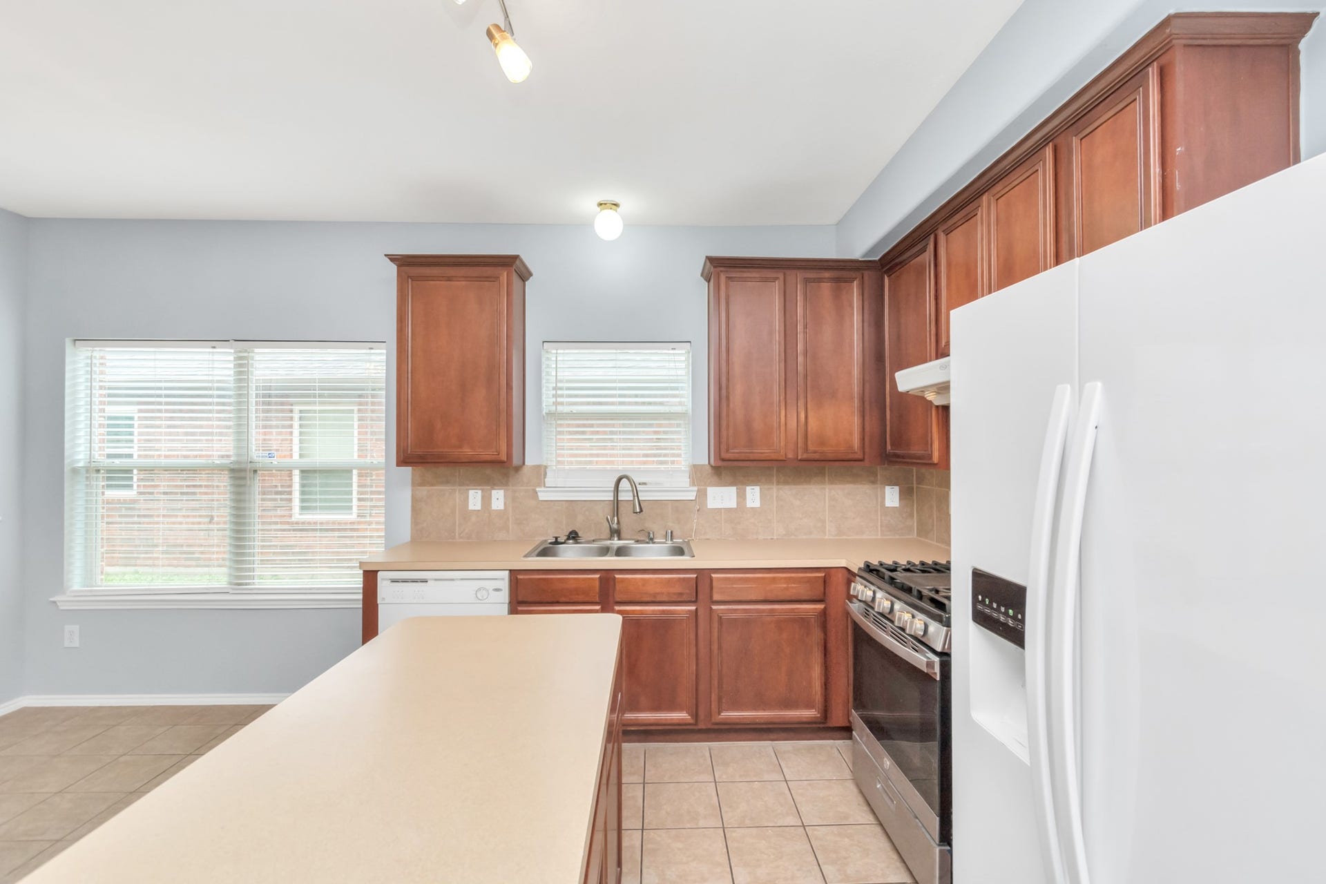 2921 Meridian Bay Lane, Dickinson, TX 77539