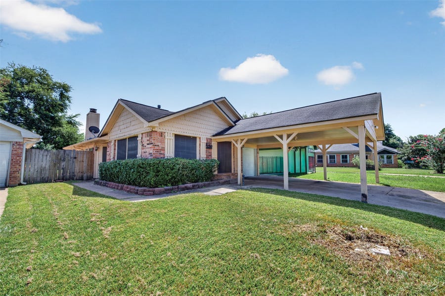 Property photo for 4632 Greenwood Drive, Rosenberg, TX