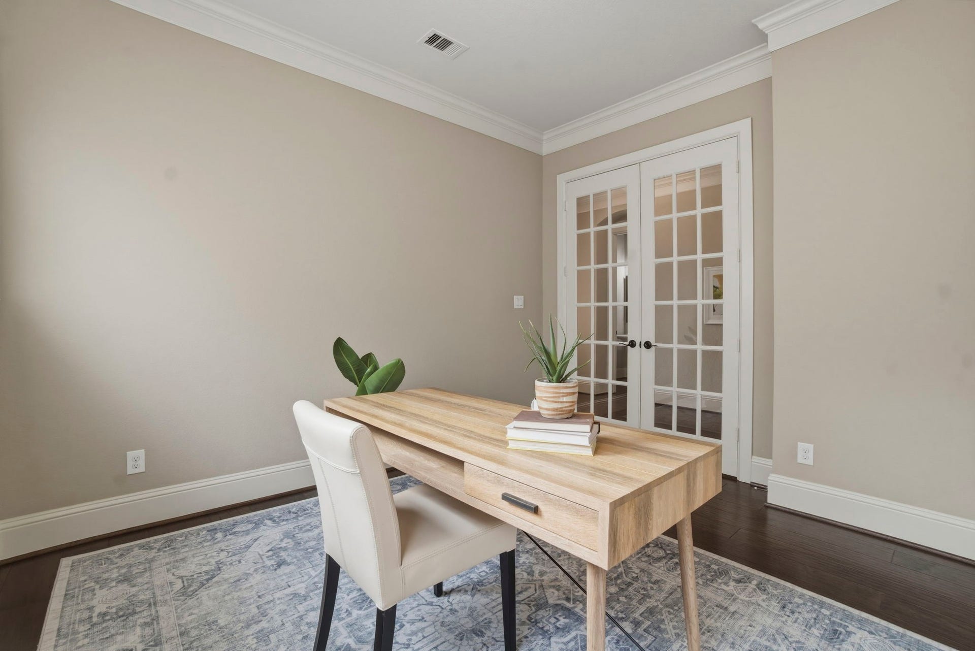 75 W Sawyer Ridge Drive, The Woodlands, TX 77389 The home office is light & bright!