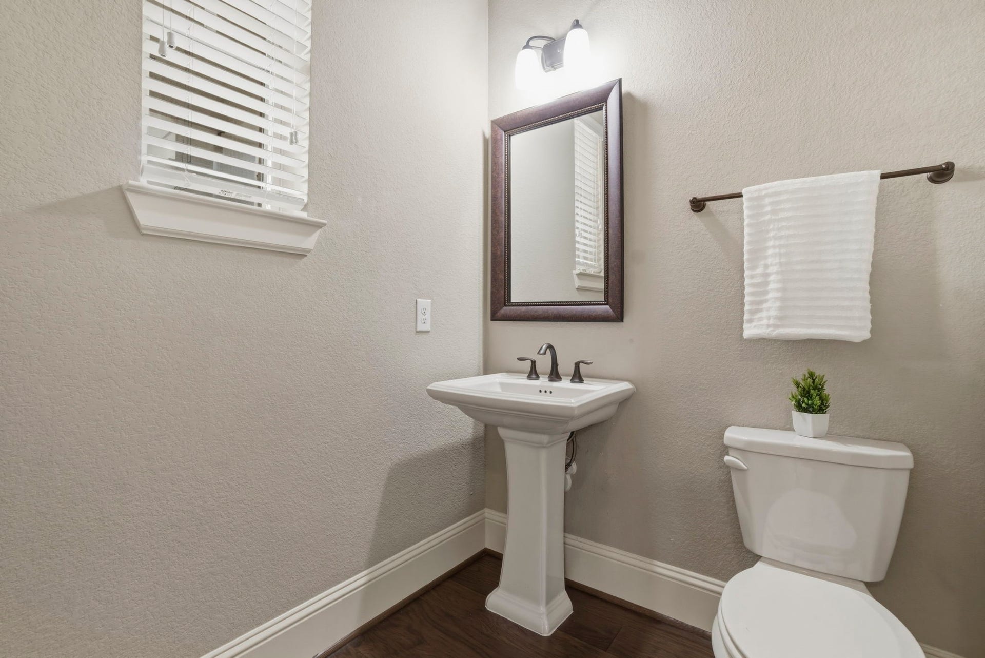 75 W Sawyer Ridge Drive, The Woodlands, TX 77389 First floor powder room.