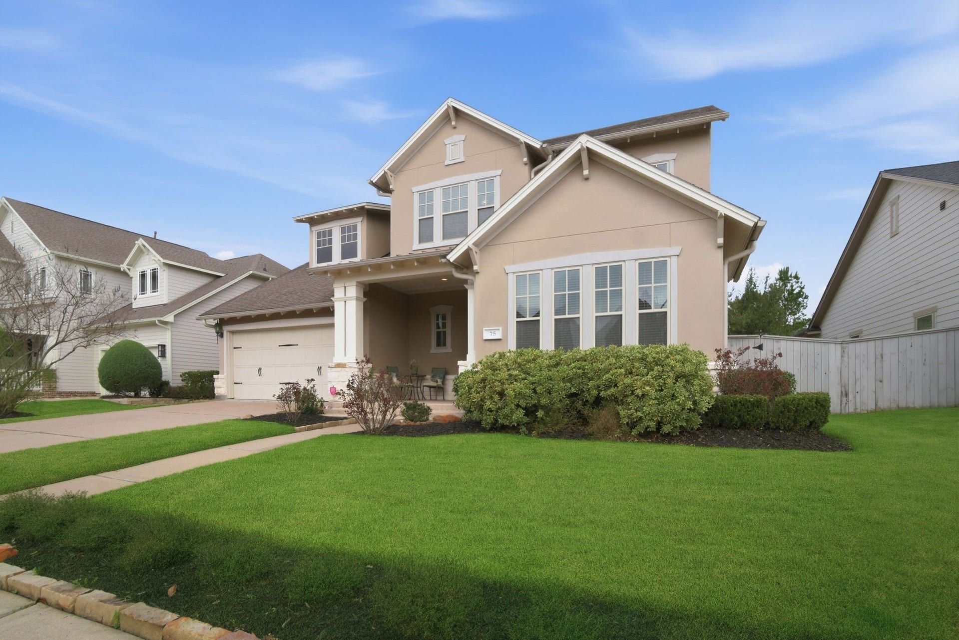 75 W Sawyer Ridge Drive, The Woodlands, TX 77389 This stucco and stone-adorned David Weekley build boasts 4 bedrooms & 3 full & 2-half bathrooms.