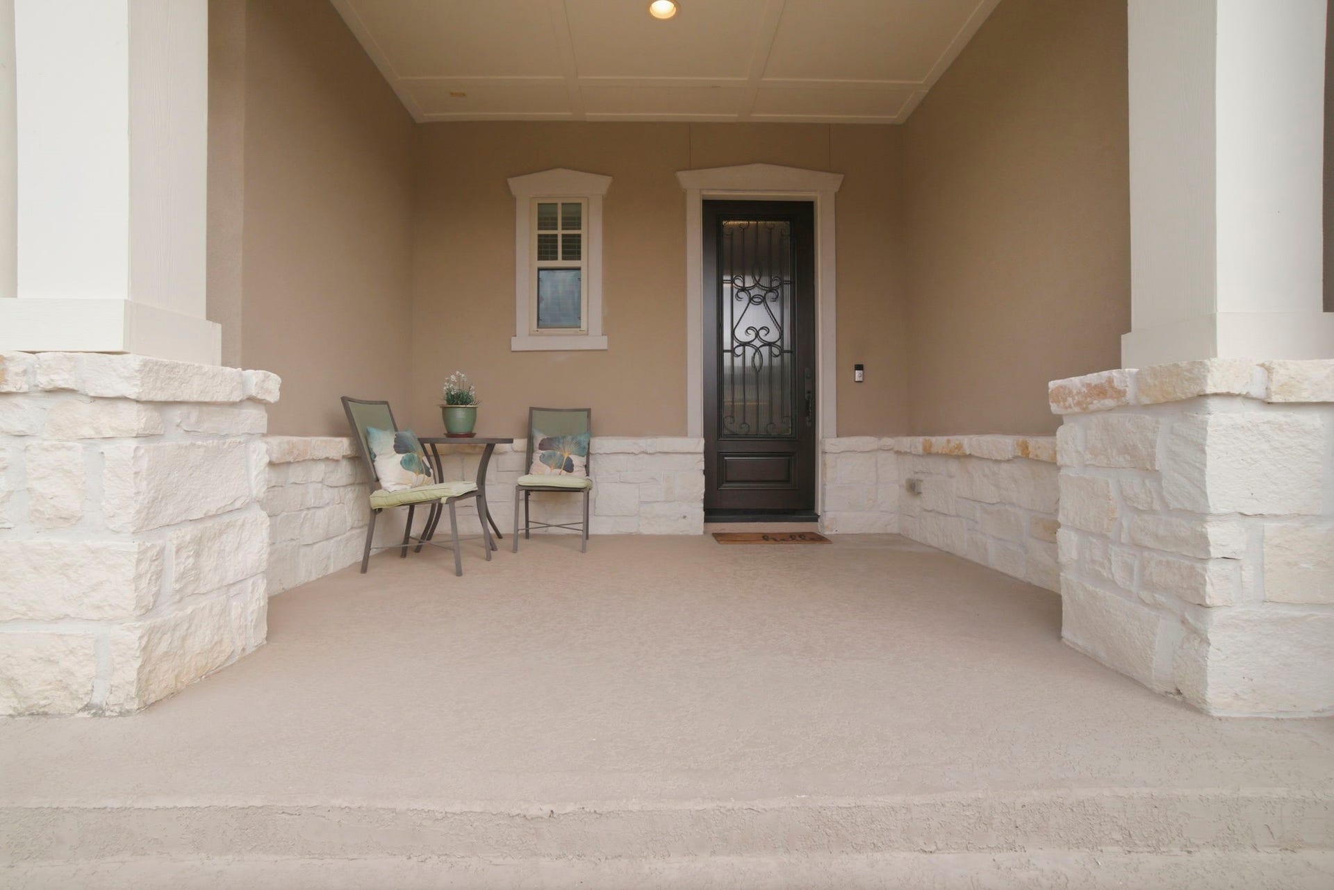 75 W Sawyer Ridge Drive, The Woodlands, TX 77389 This front porch is the perfect spot to enjoy your morning coffee.