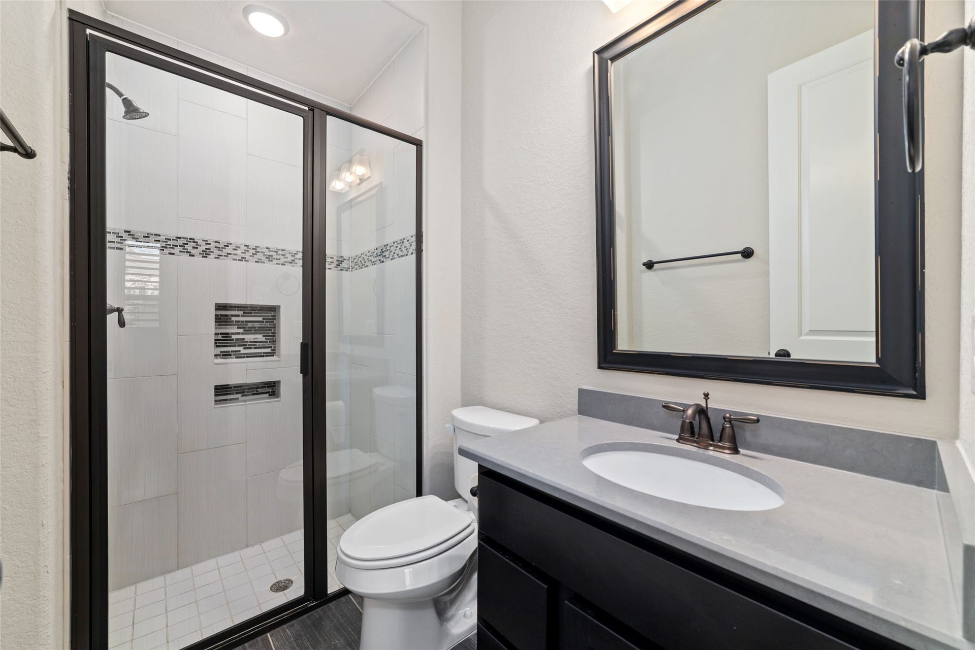 en-suite bath of the secondary bedroom downstairs