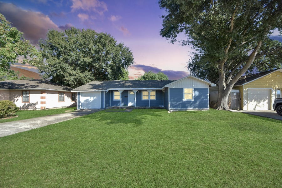 Property photo for 904 Sunset Dr Drive, Pasadena, TX