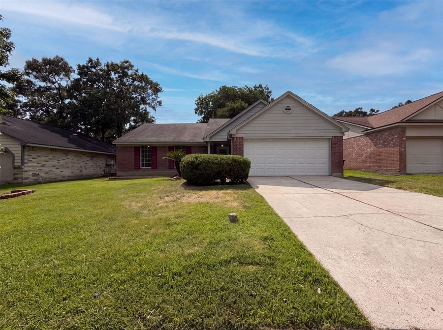 Property photo for 4011 Hunnington Drive, Conroe, TX