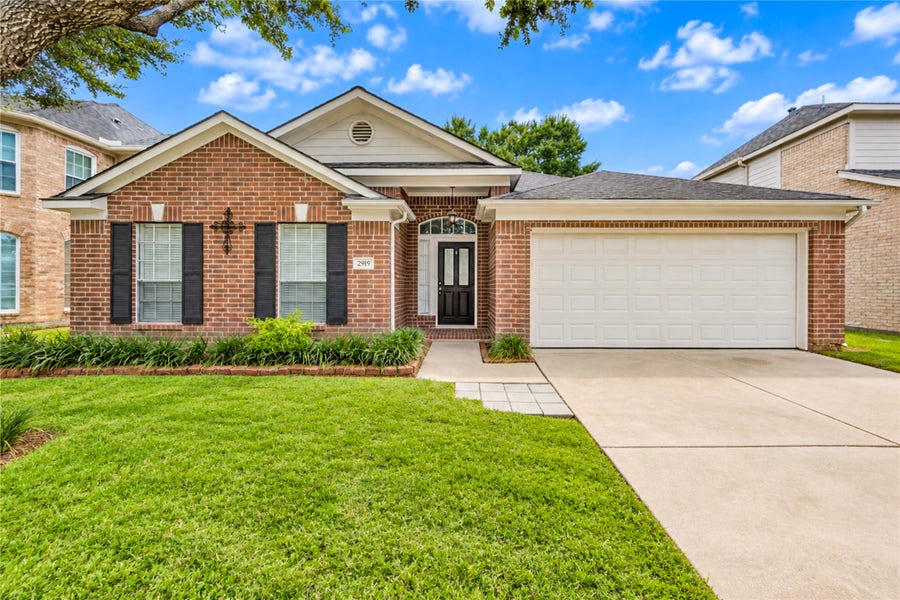 Property photo for 2919 Walnut Knoll Way, Houston, TX