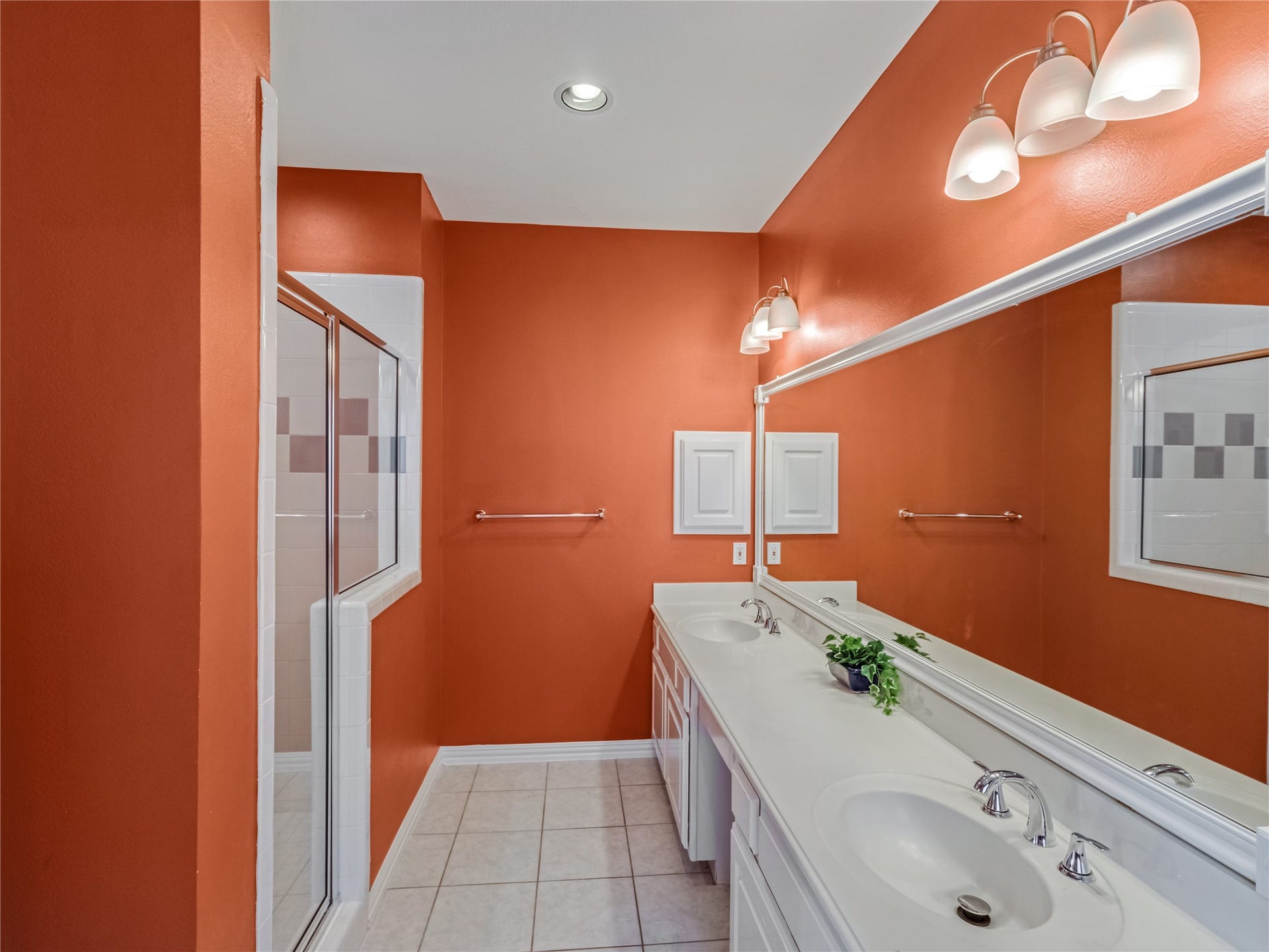 Primary bathroom 2 (3rd floor)