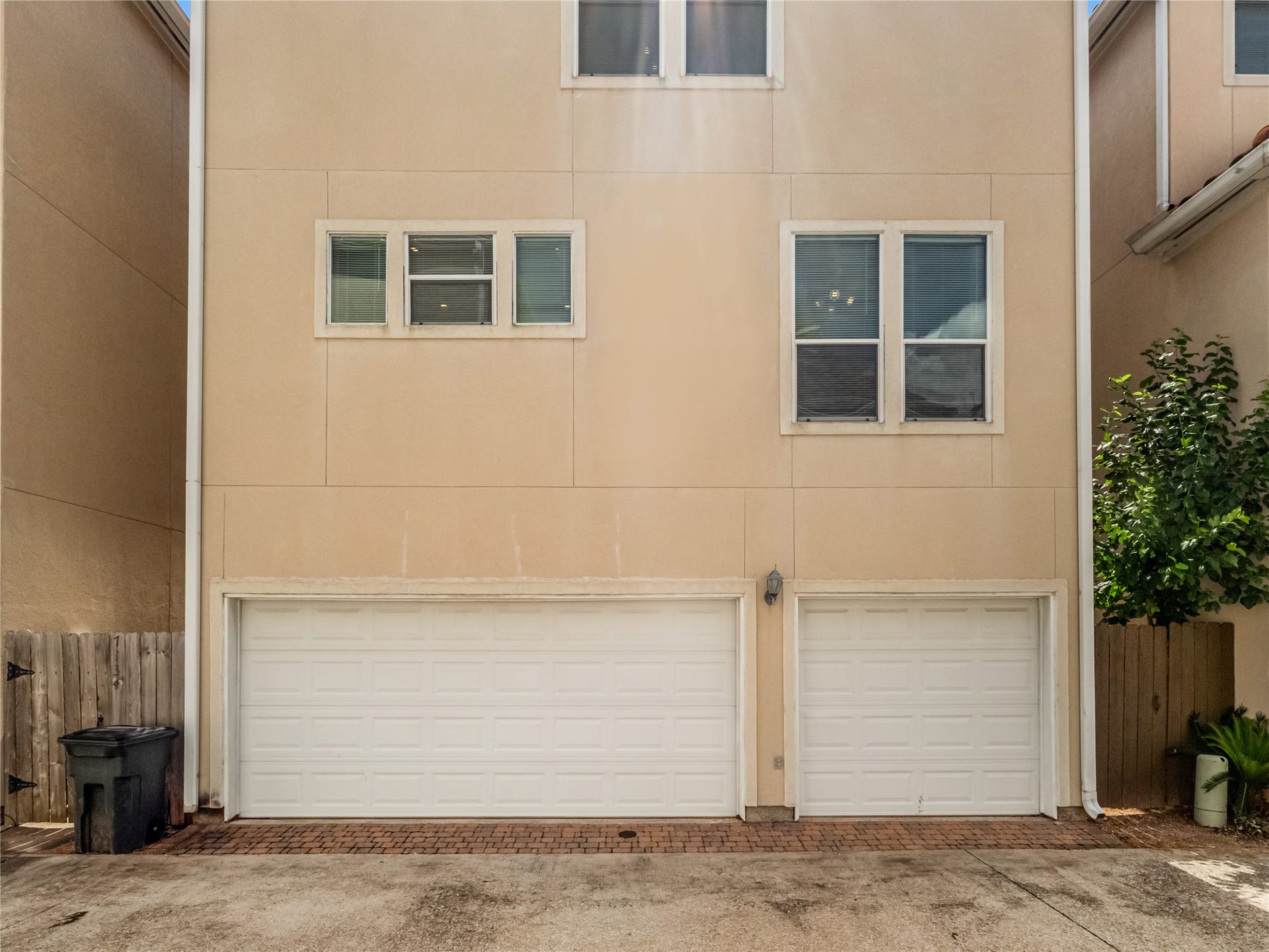 Back Garage (1 garage reserved)