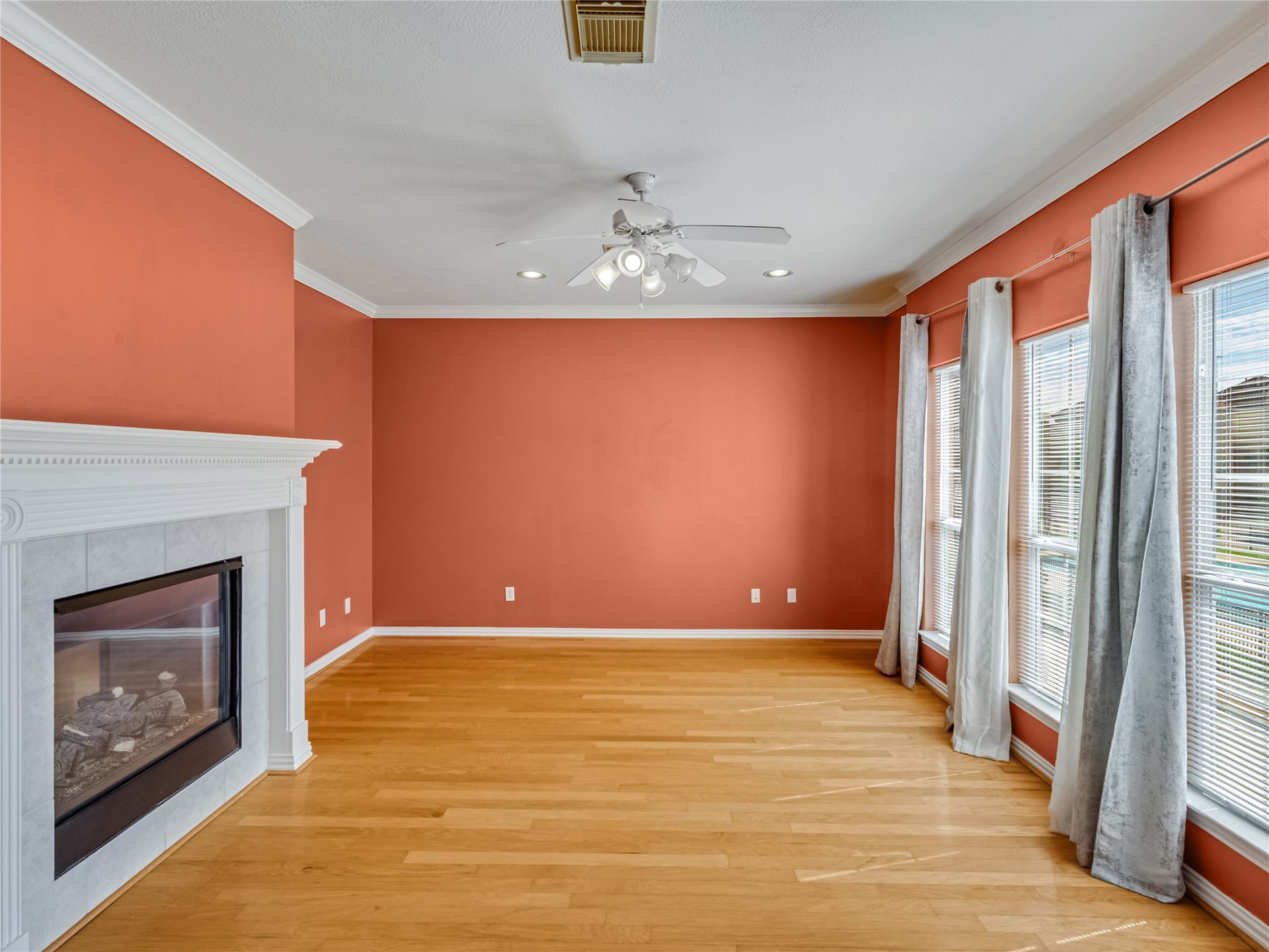 Living room (2nd floor)