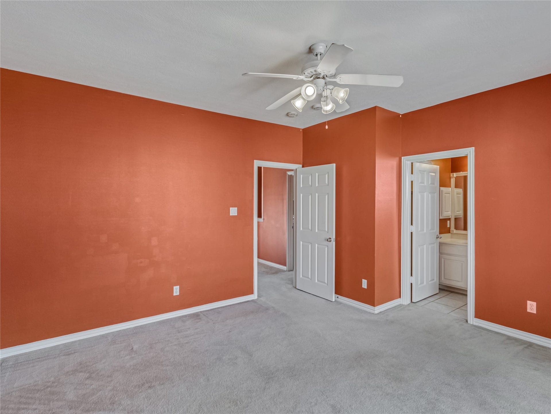 Ensuit Bedroom 3 (3rd floor)