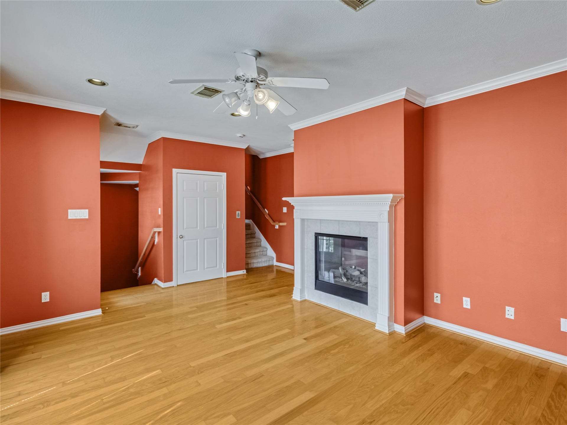 Living room (2nd floor)