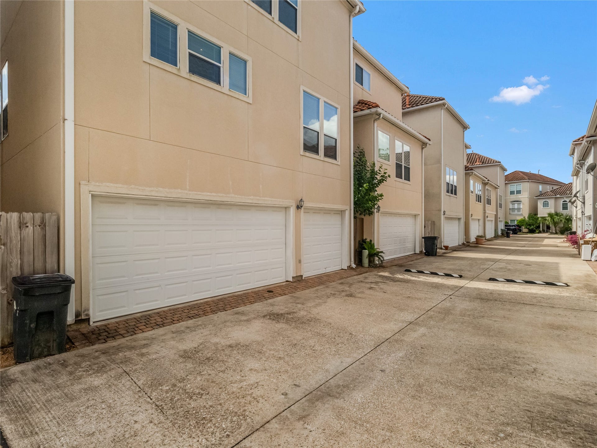 Back Garage (1 garage reserved)