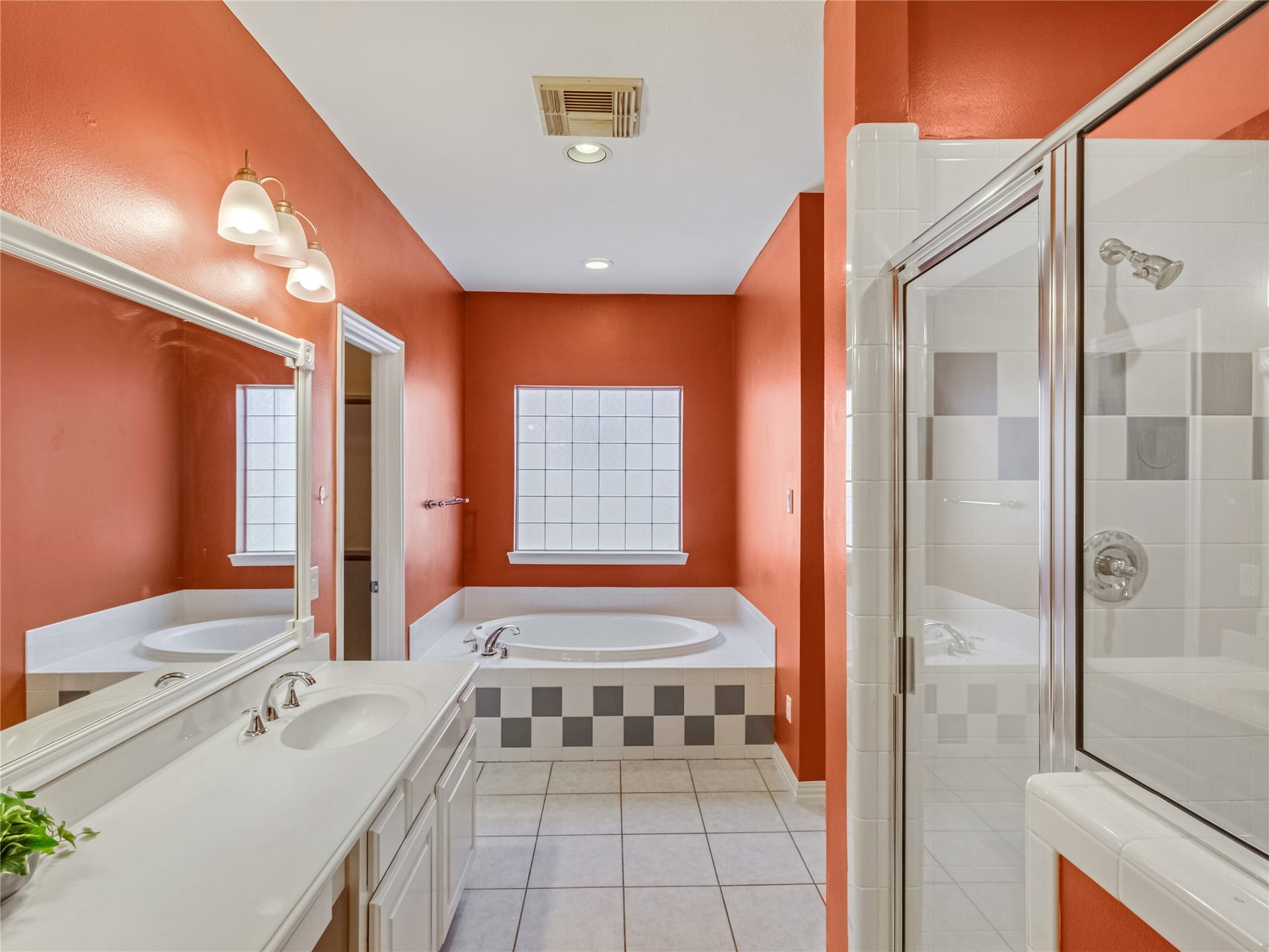 Primary bathroom 2 (3rd floor)