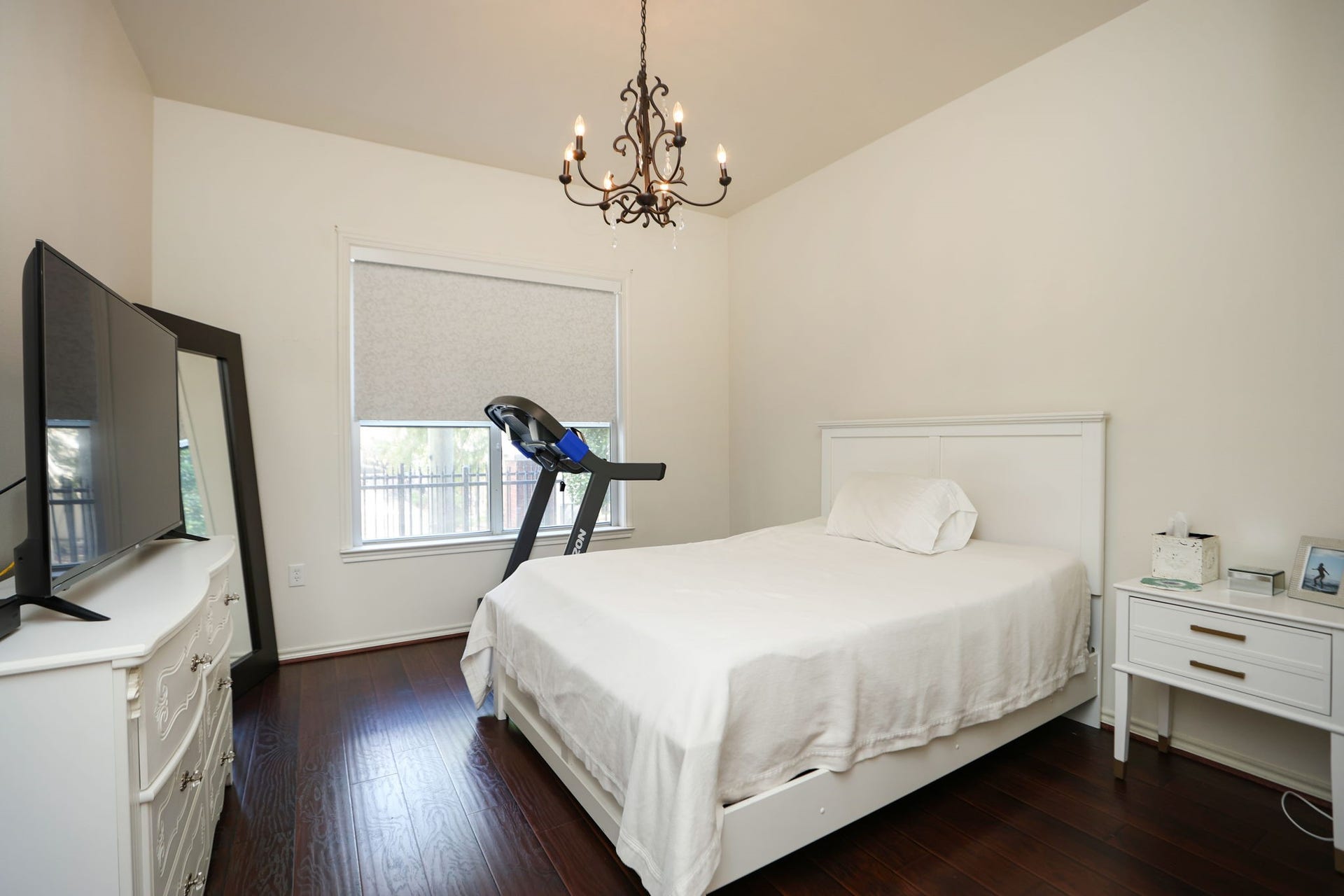 2400 S Mccue Road, #104, Houston, TX 77056 View from entry looking into bedroom.