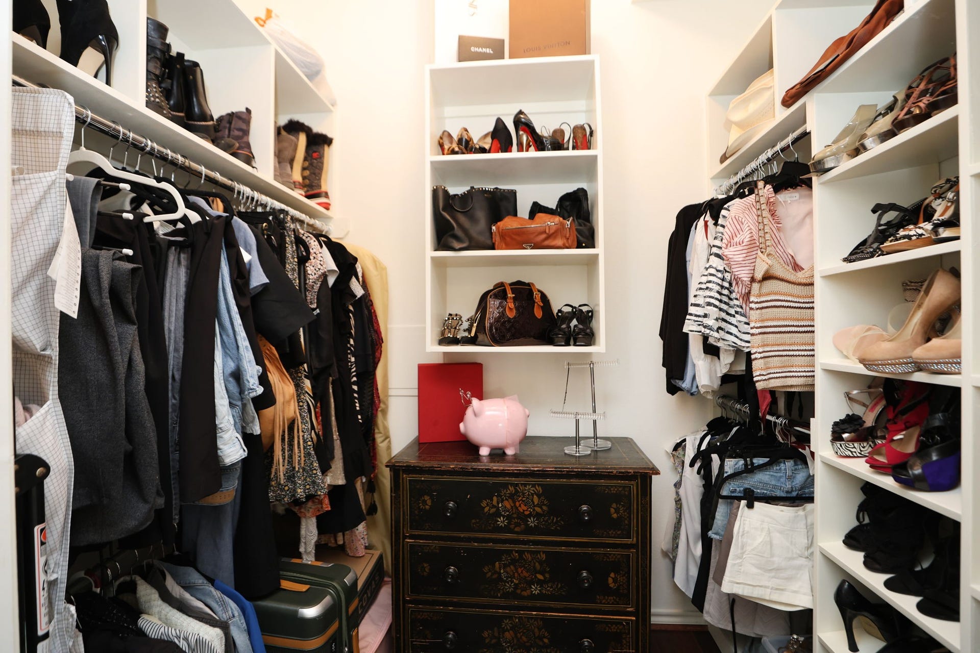 2400 S Mccue Road, #104, Houston, TX 77056 Bedrooms walk-in closet.