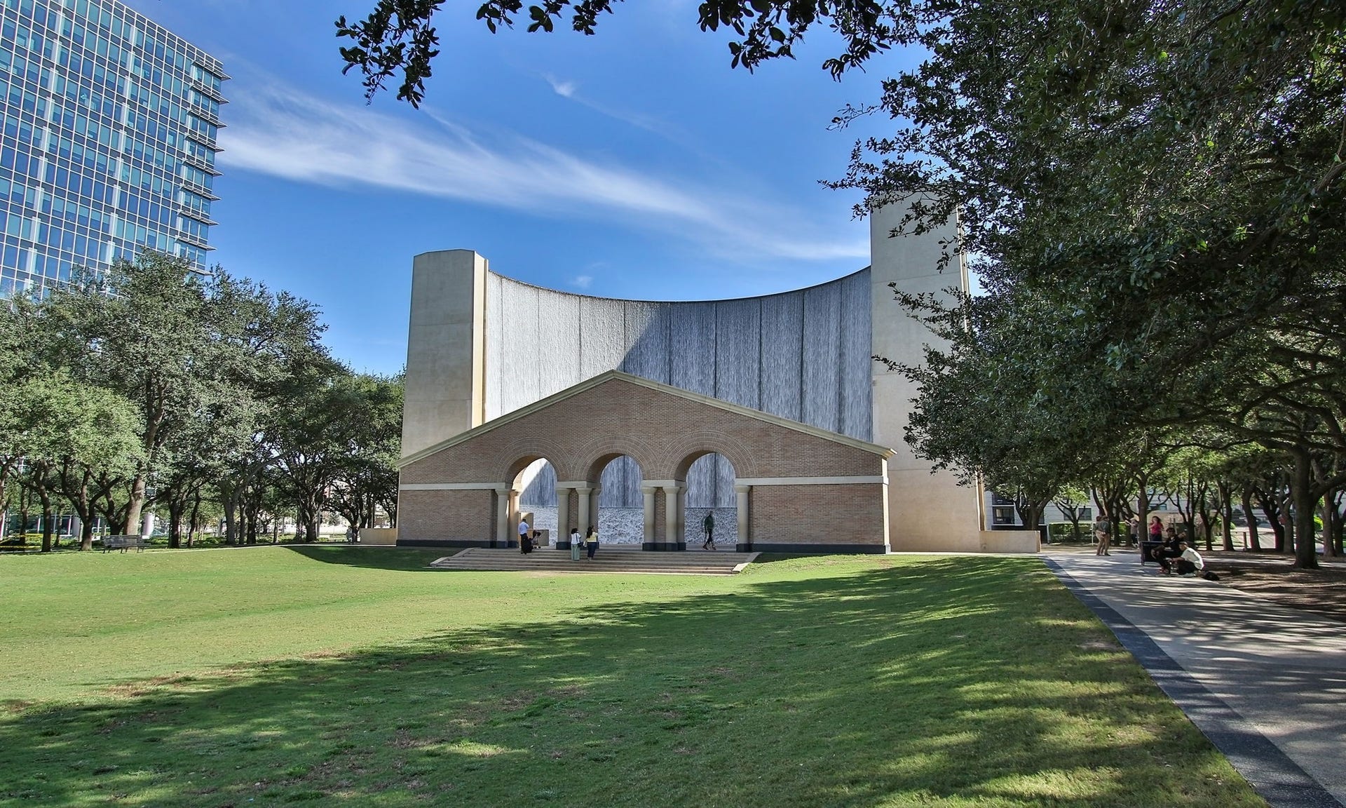 2400 S Mccue Road, #104, Houston, TX 77056 Pullic park view of Williams Water Wall from Post Oak Blvd.