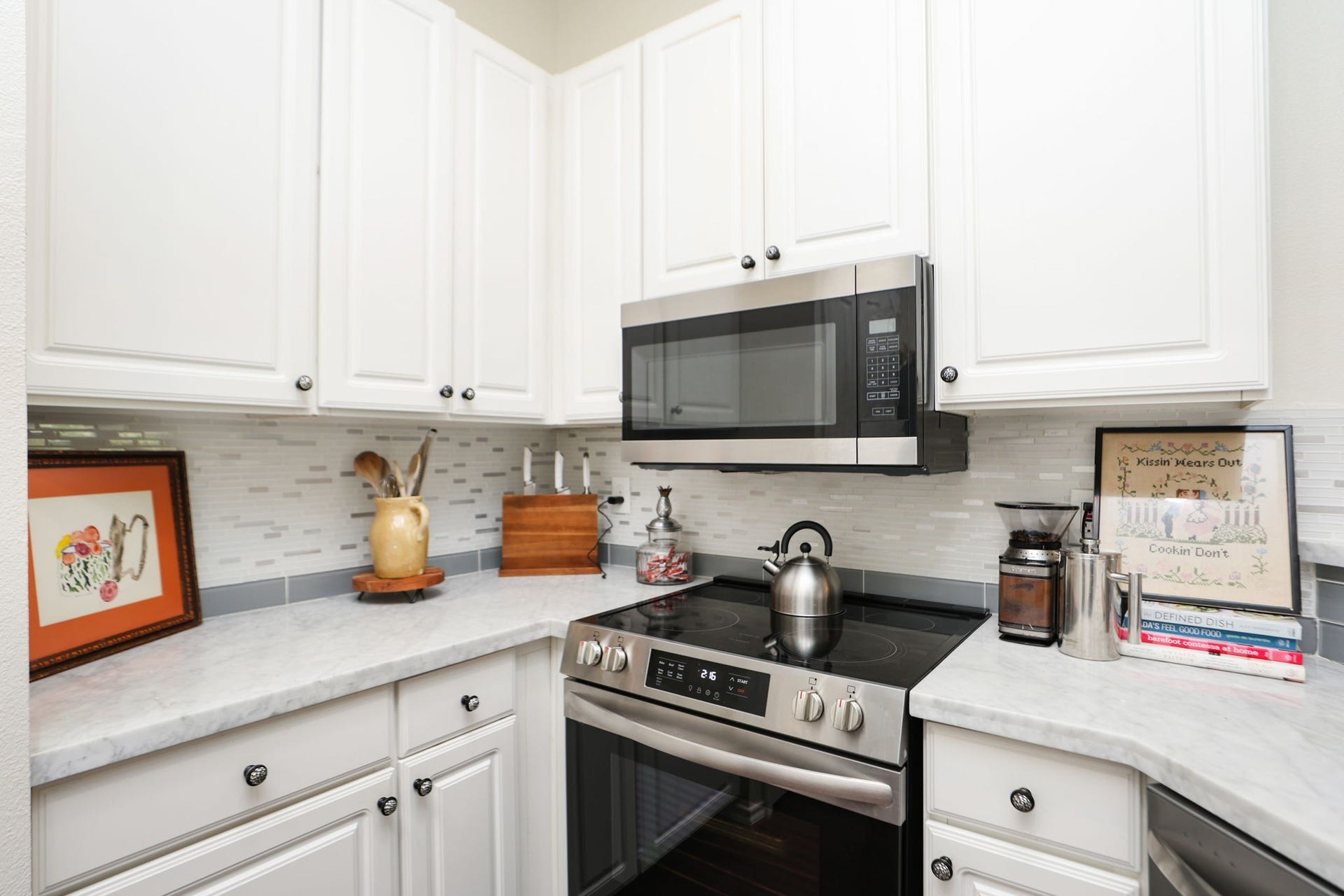 2400 S Mccue Road, #104, Houston, TX 77056 3rd view kitchen showing updated backsplash, appliances and carra marble.
