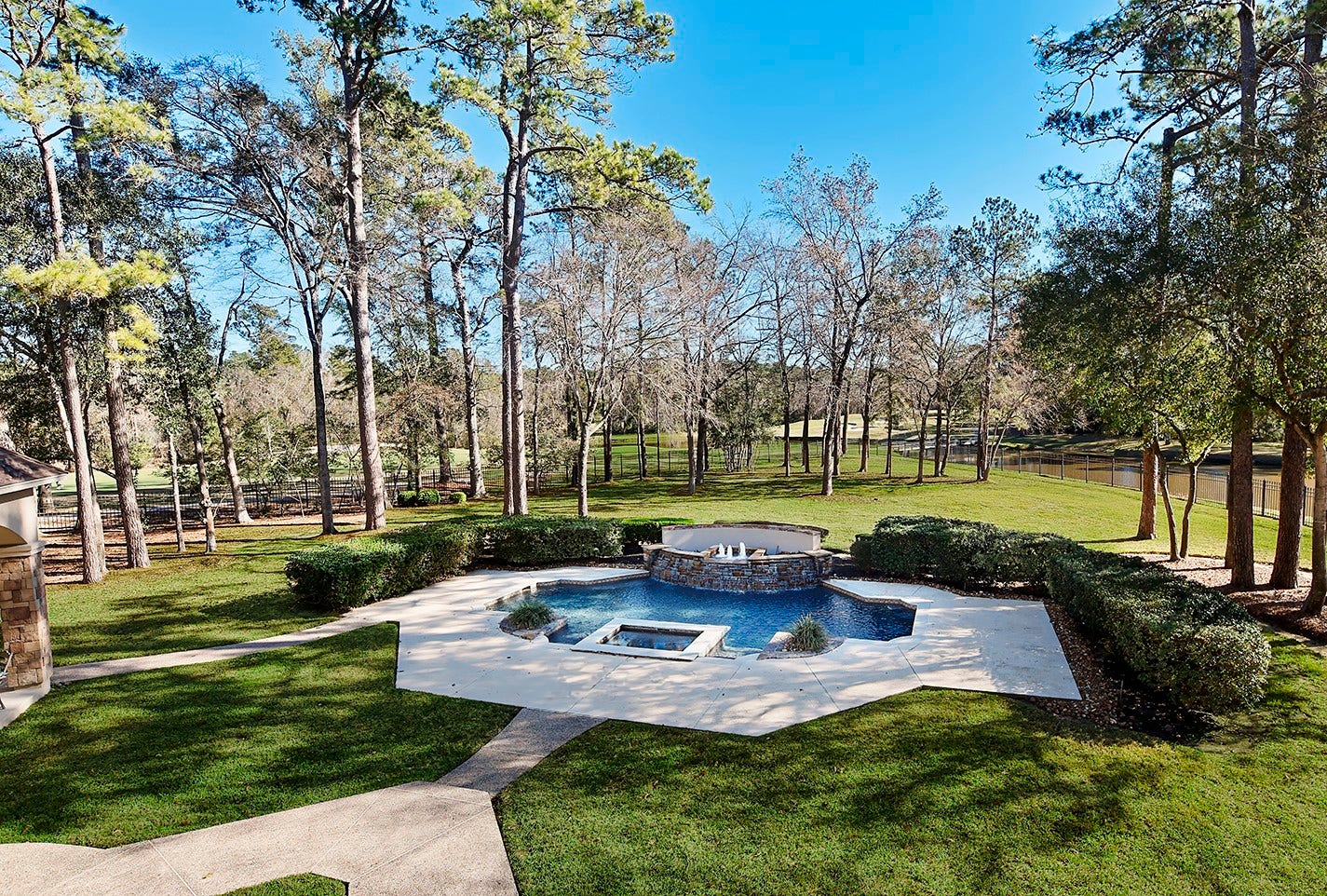 32 Palmer Woods Drive, The Woodlands, TX 77381 32 Palmer Woods Drive, The Woodlands, TX 77381