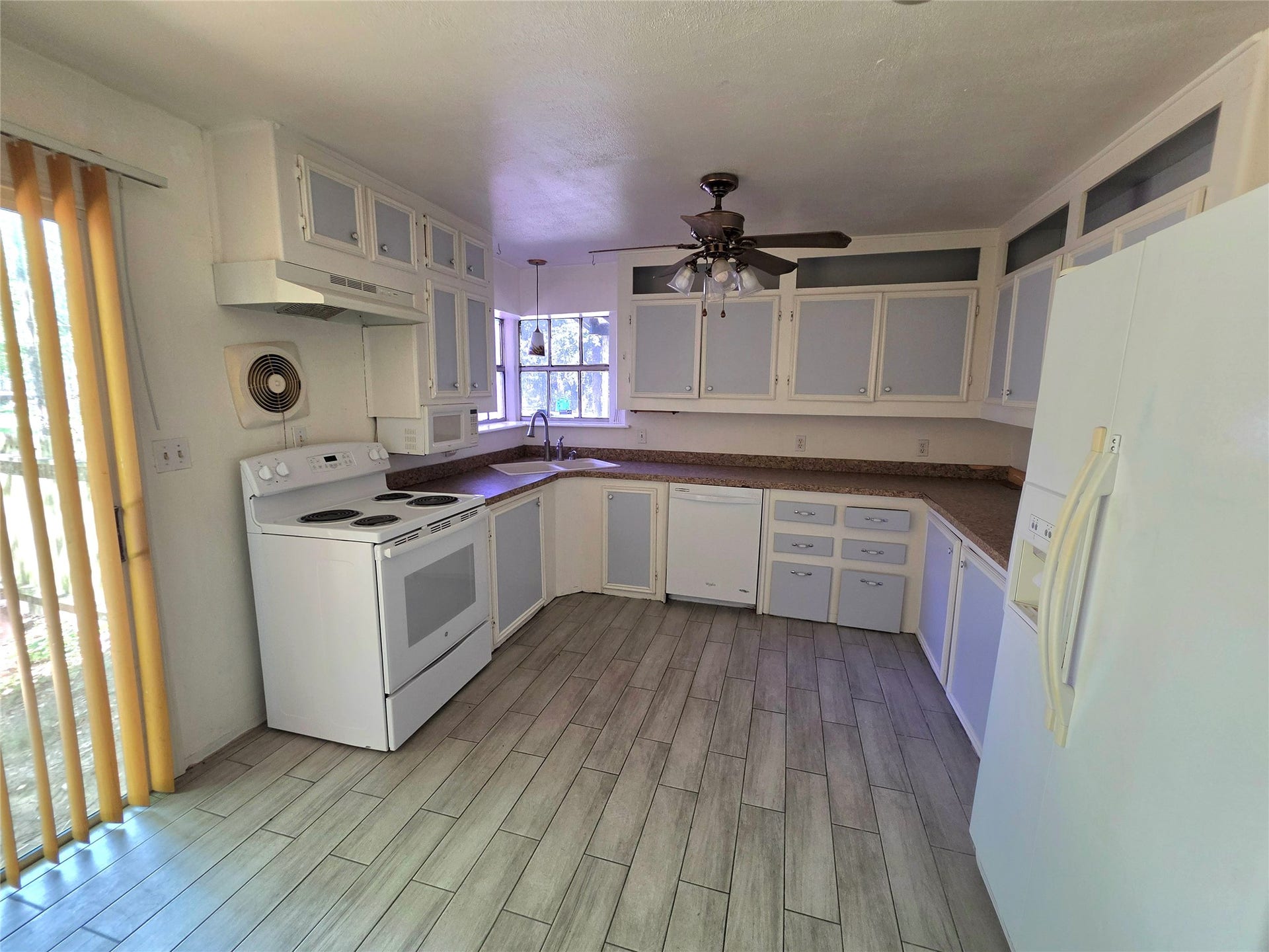 17308 Valley Lane, Conroe, TX 77306 KITCHEN