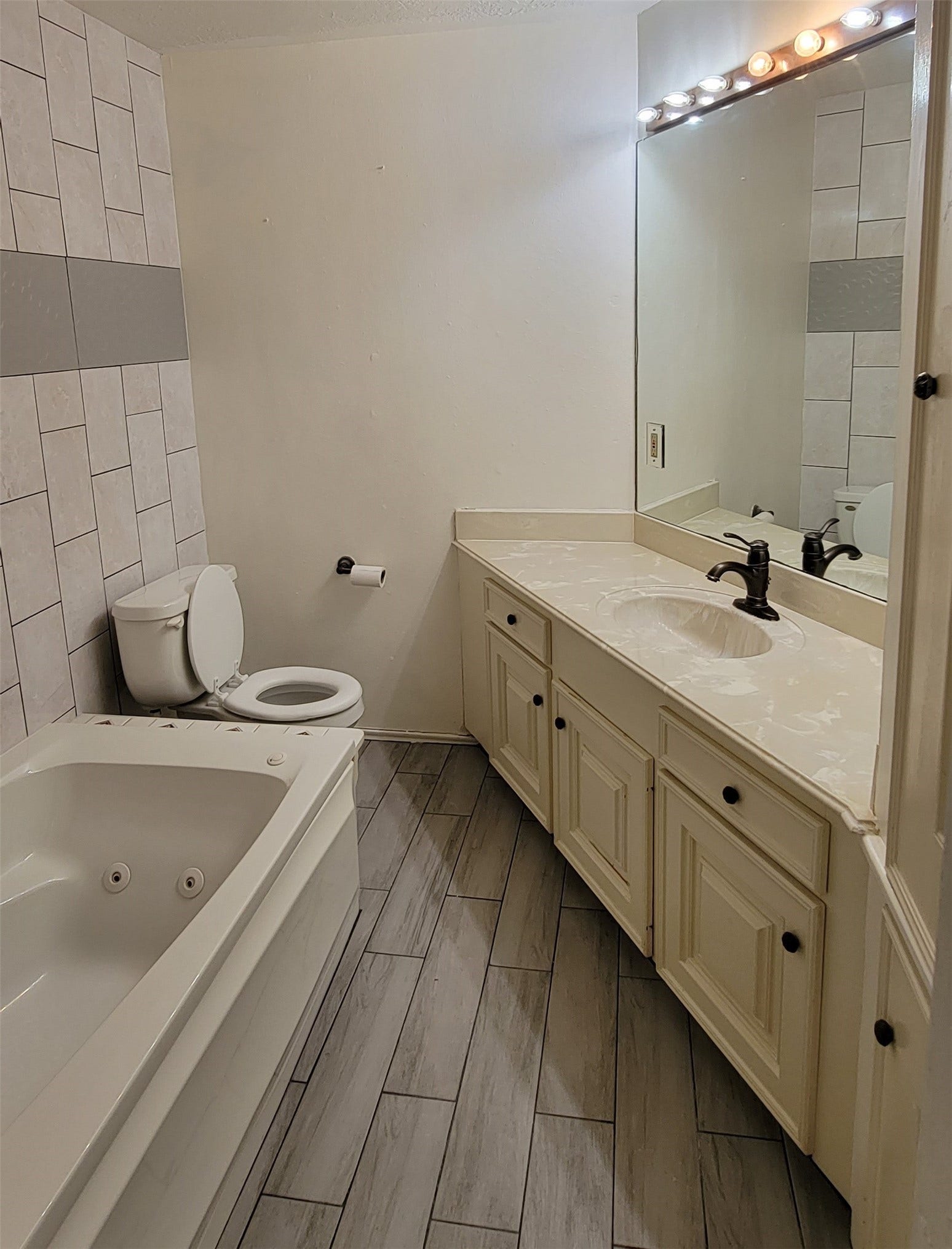 17308 Valley Lane, Conroe, TX 77306 PRIMARY BATHROOM