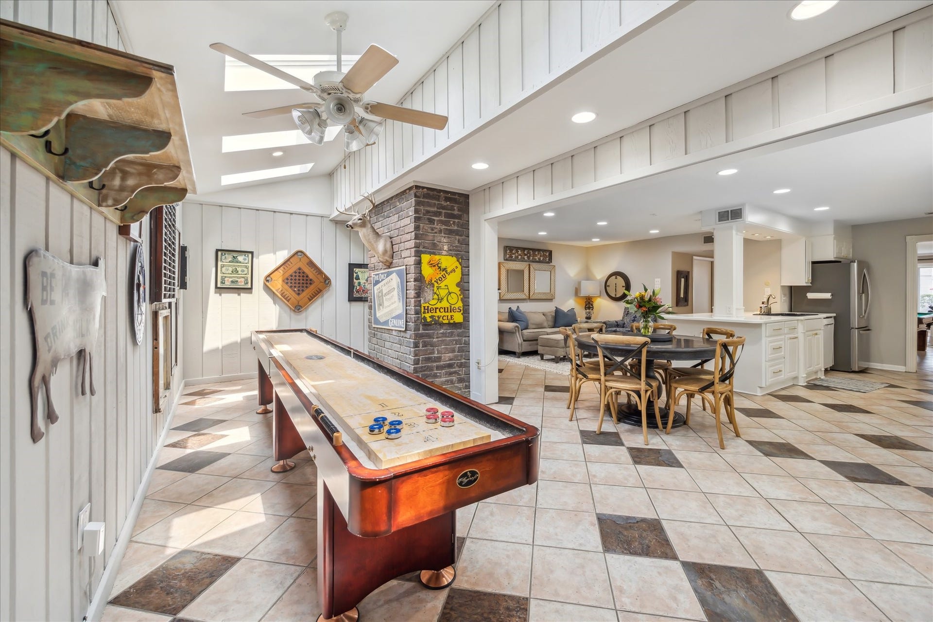 Great game space, or office, or reading room....