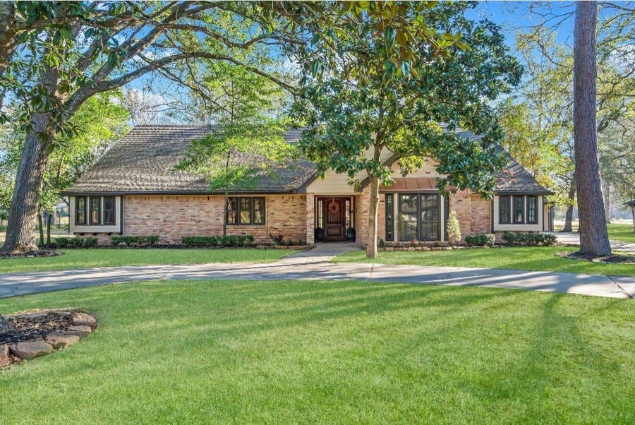 Property photo for 570 Roanoke Drive, Conroe, TX